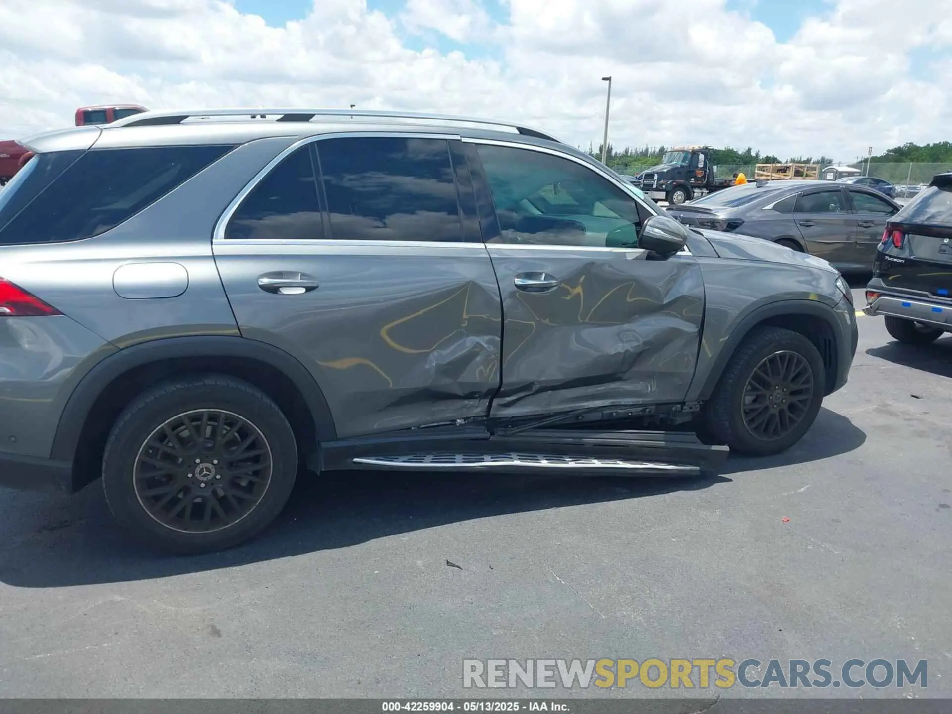 18 Photograph of a damaged car 4JGFB4KB4LA013712 MERCEDES-BENZ GLE 350 2020