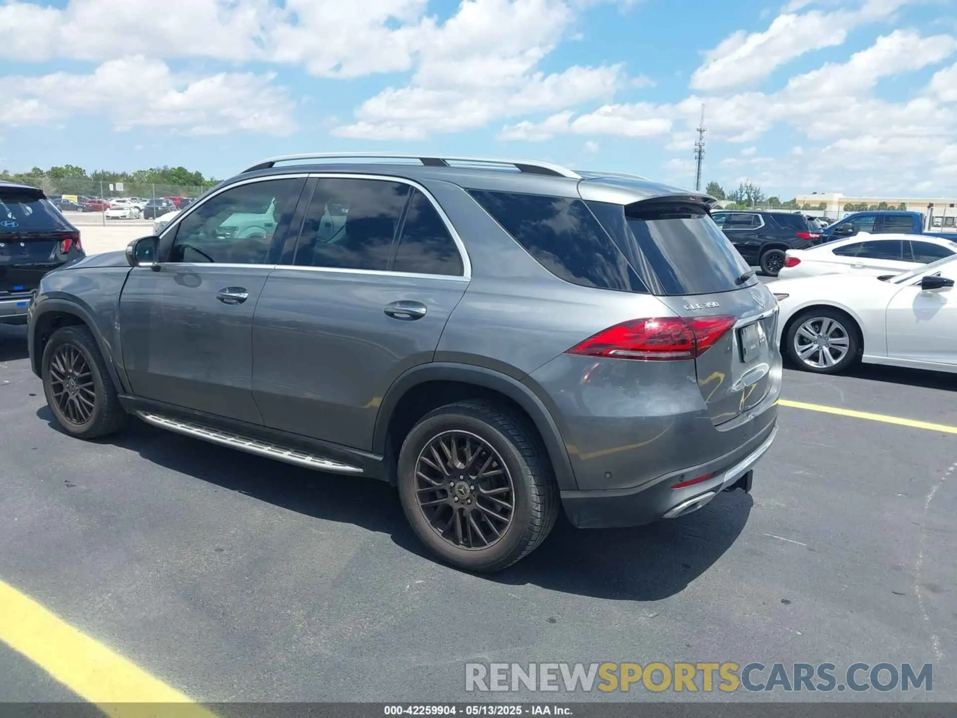 3 Photograph of a damaged car 4JGFB4KB4LA013712 MERCEDES-BENZ GLE 350 2020