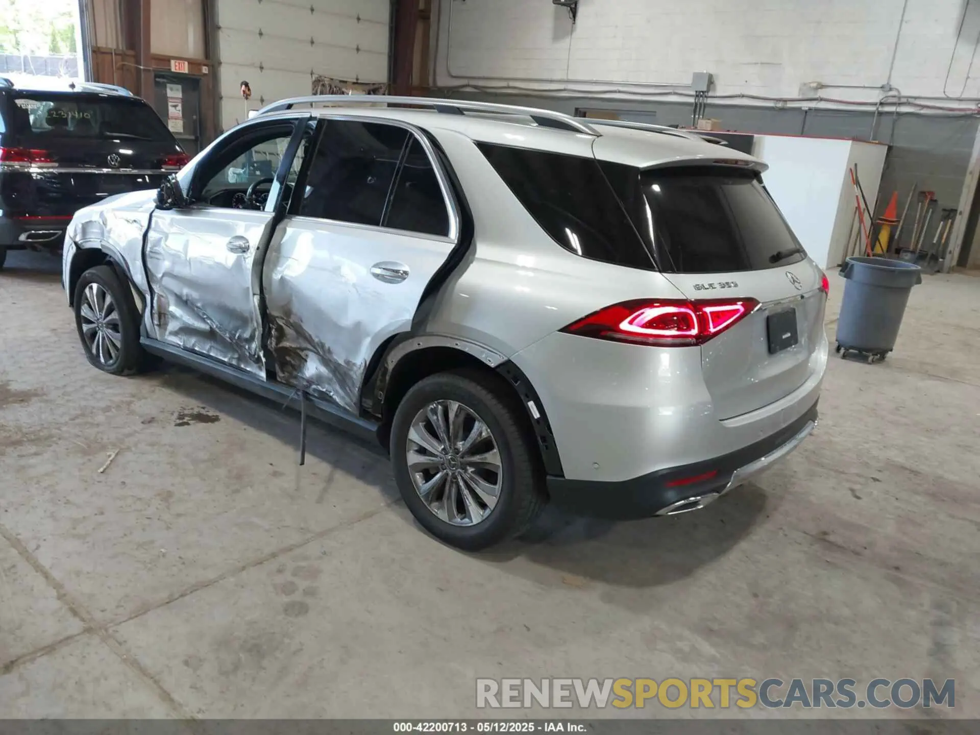 3 Photograph of a damaged car 4JGFB4KBXMA439132 MERCEDES-BENZ GLE 350 2021