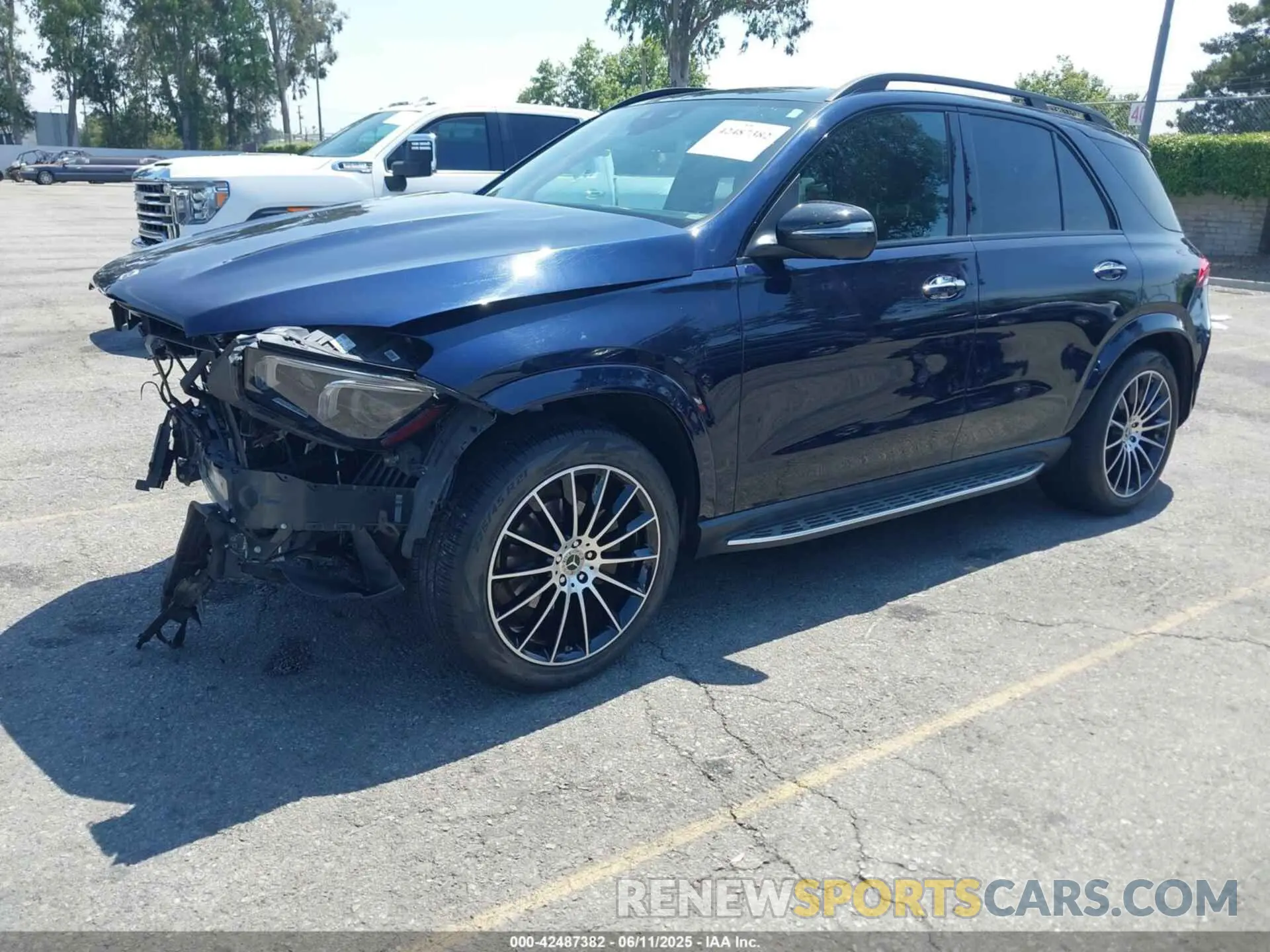 2 Photograph of a damaged car 4JGFB4JB4NA619256 MERCEDES-BENZ GLE 350 2022