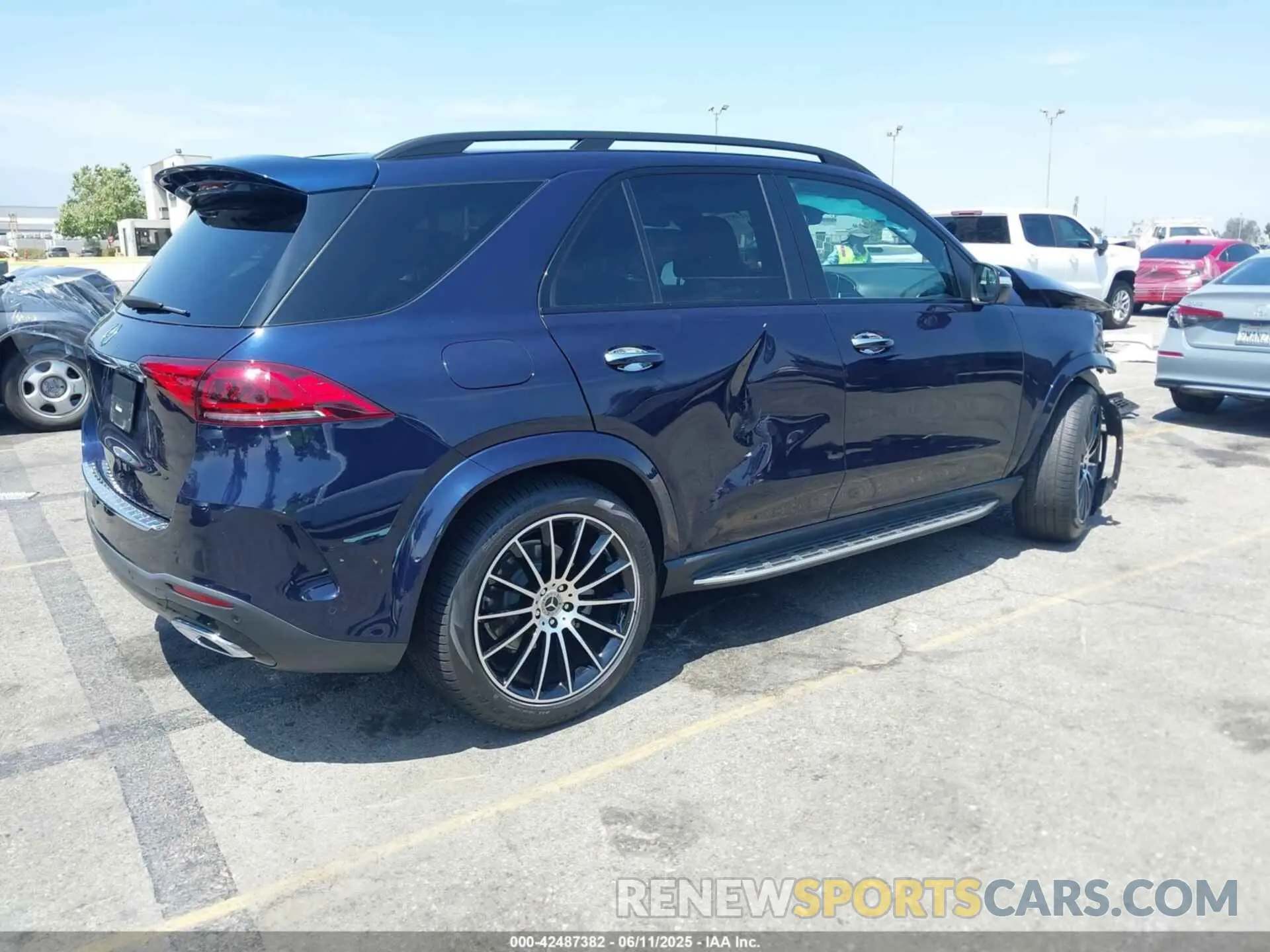 4 Photograph of a damaged car 4JGFB4JB4NA619256 MERCEDES-BENZ GLE 350 2022
