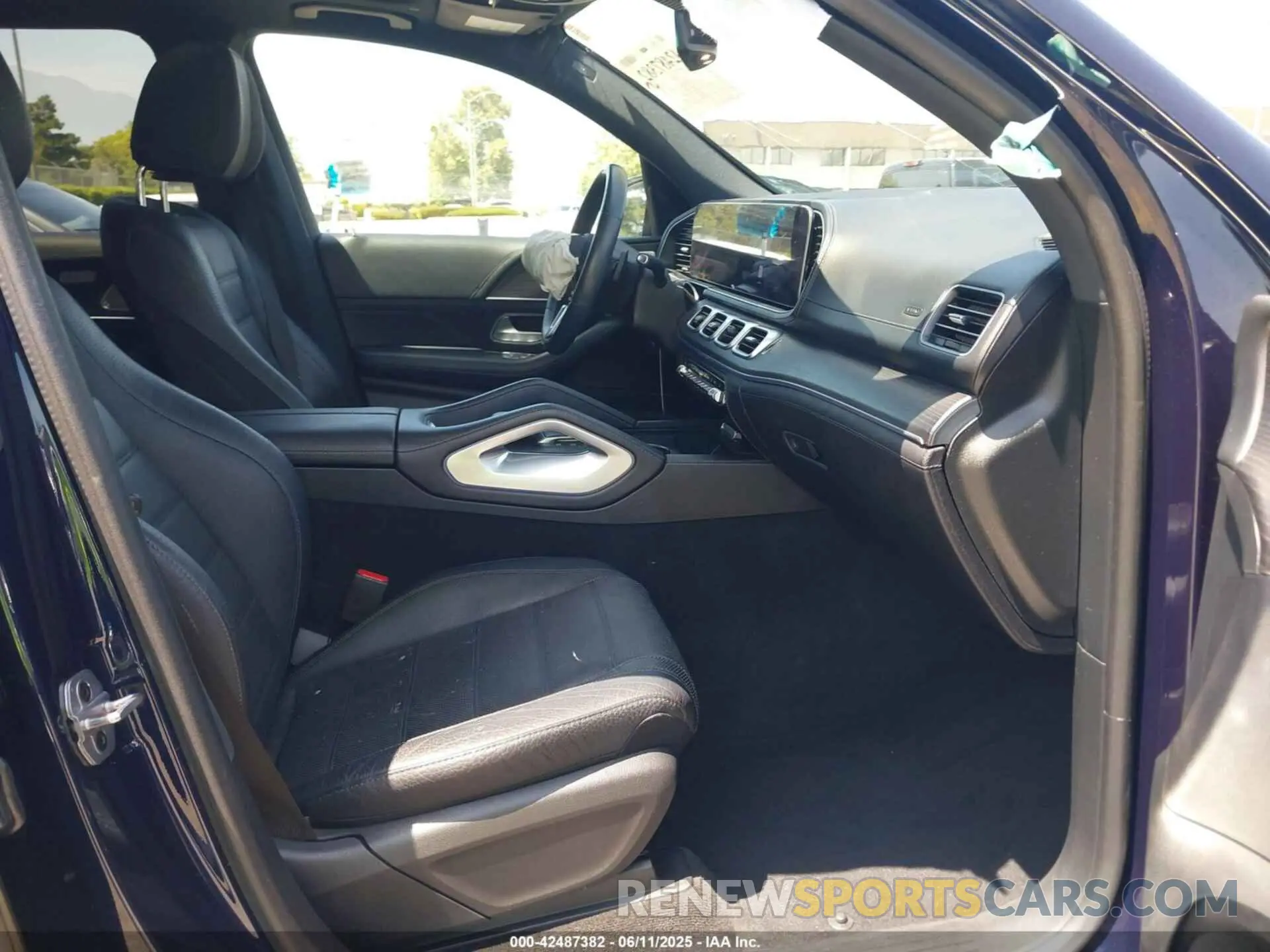 5 Photograph of a damaged car 4JGFB4JB4NA619256 MERCEDES-BENZ GLE 350 2022
