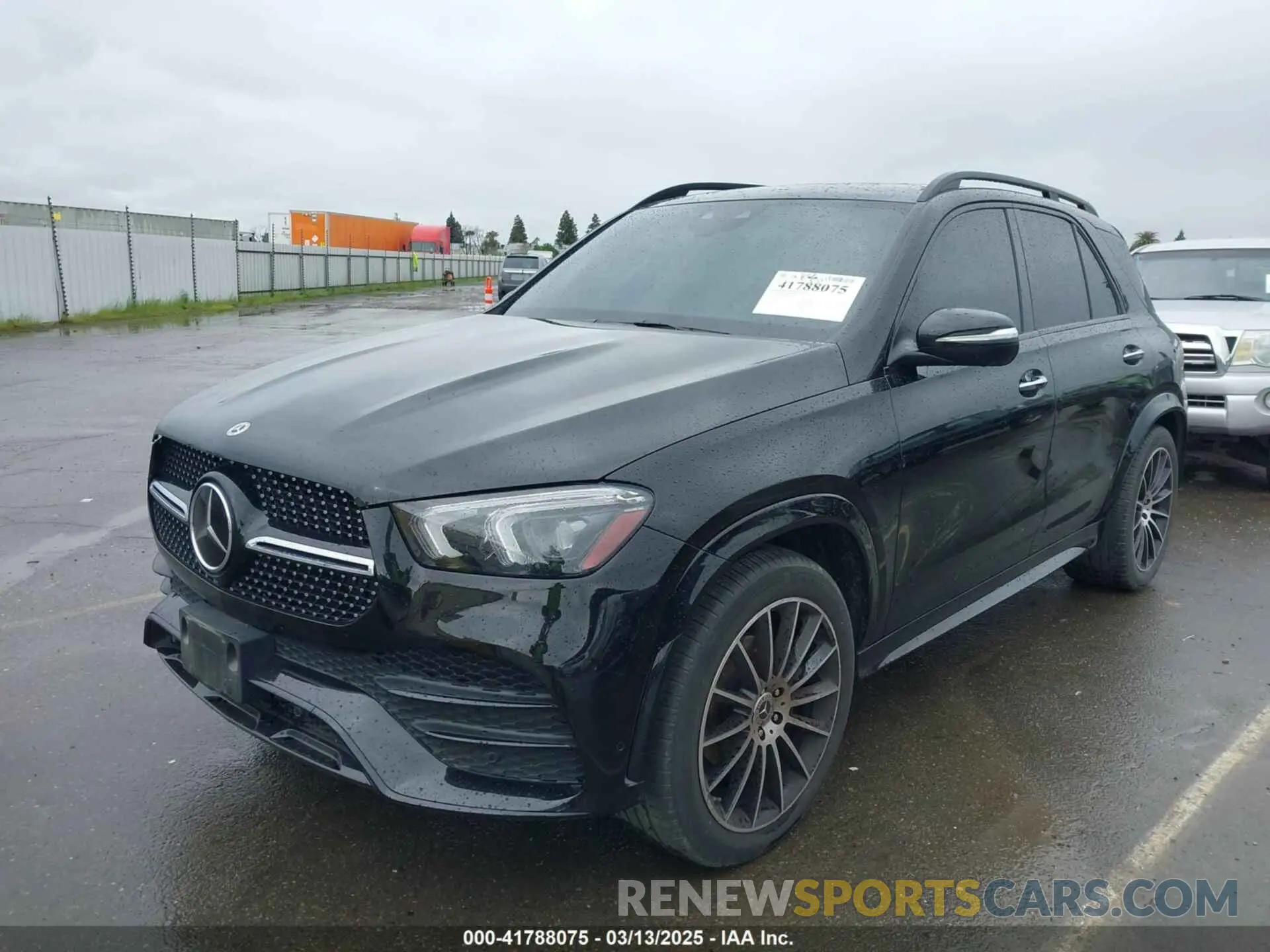 2 Photograph of a damaged car 4JGFB4JB4NA624585 MERCEDES-BENZ GLE 350 2022