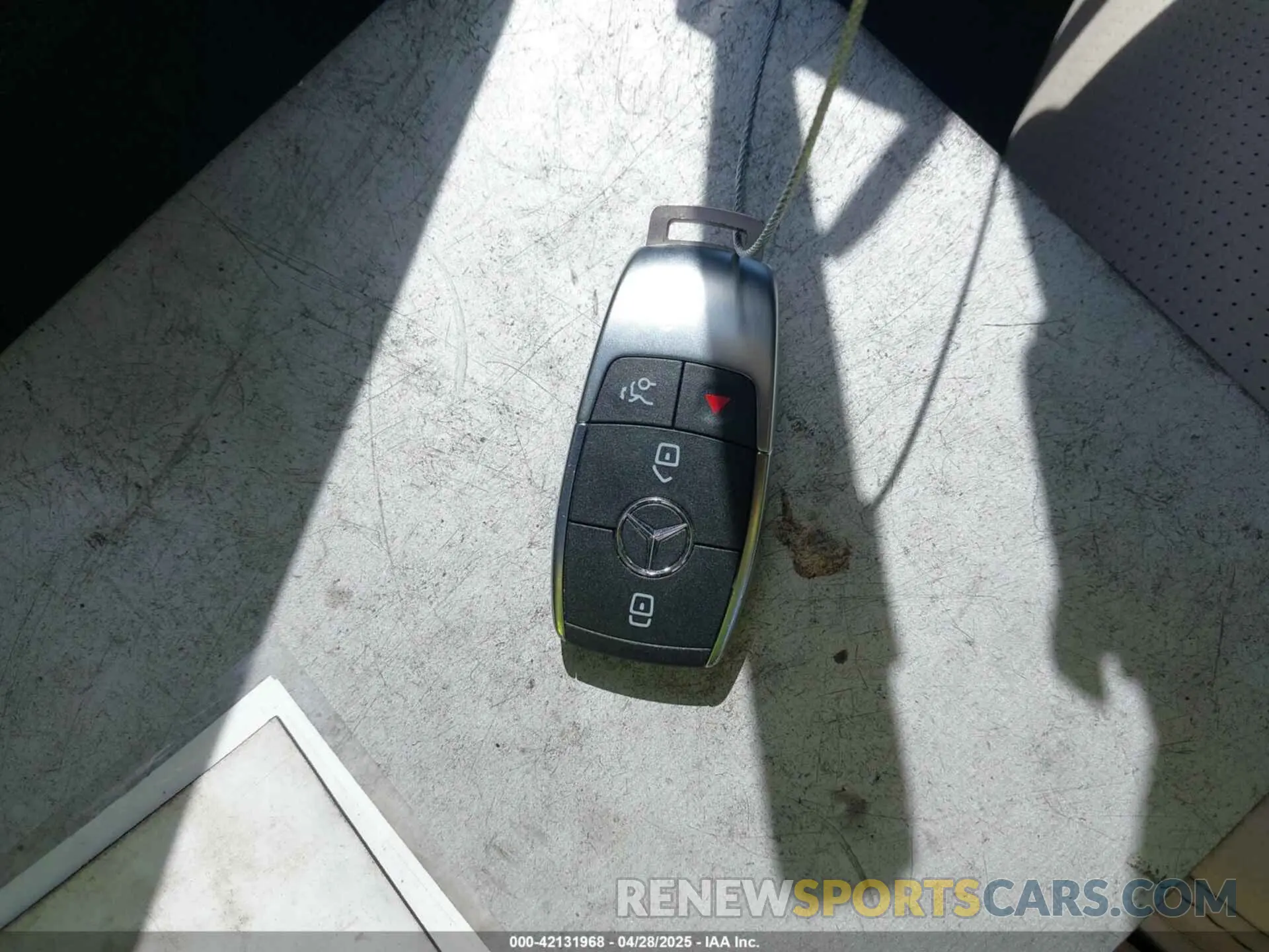 11 Photograph of a damaged car 4JGFB4JB5NA703411 MERCEDES-BENZ GLE 350 2022