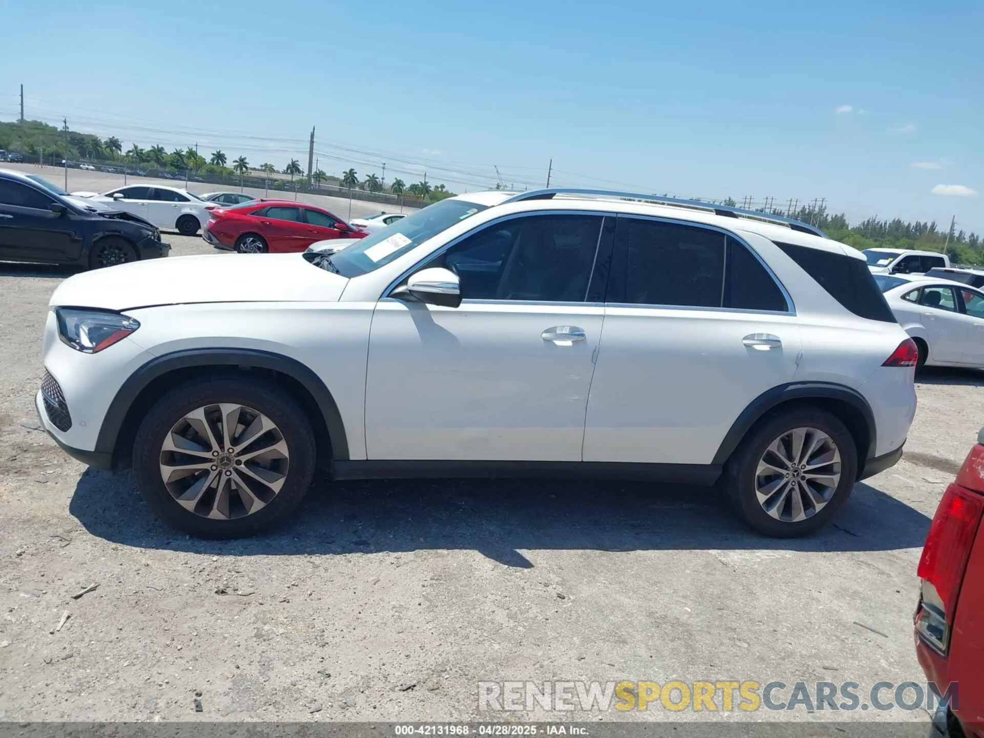 14 Photograph of a damaged car 4JGFB4JB5NA703411 MERCEDES-BENZ GLE 350 2022