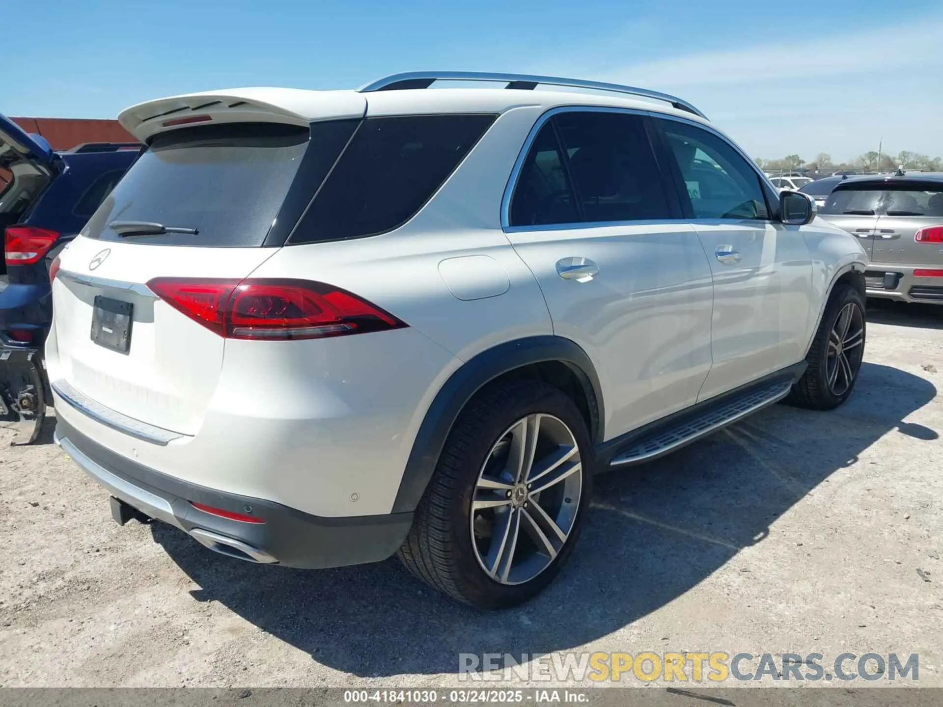 4 Photograph of a damaged car 4JGFB4JB7NA691861 MERCEDES-BENZ GLE 350 2022