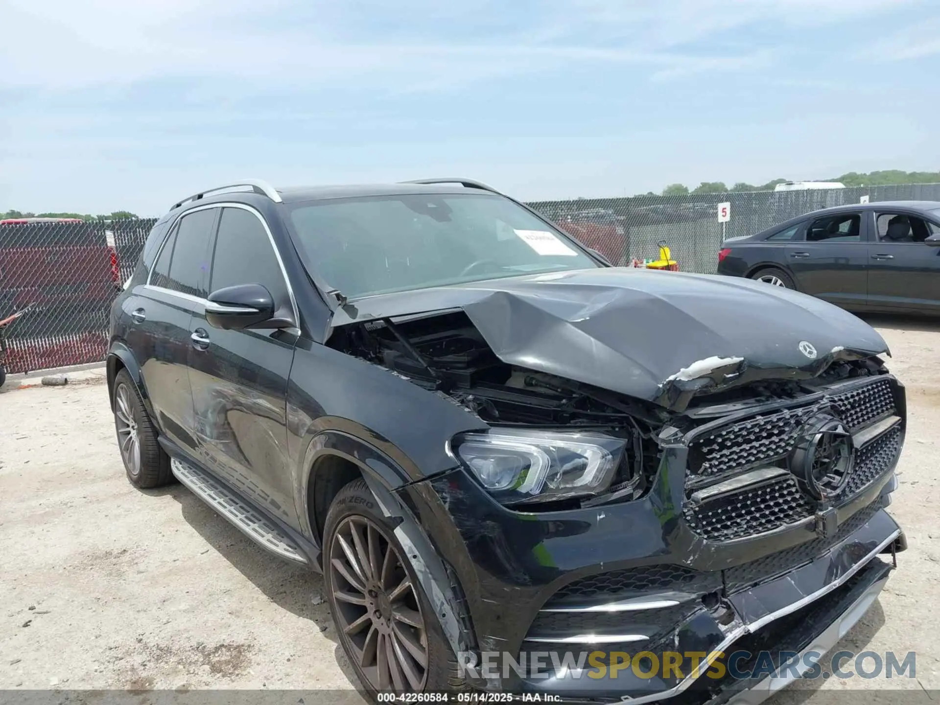 1 Photograph of a damaged car 4JGFB4JB9NA598372 MERCEDES-BENZ GLE 350 2022