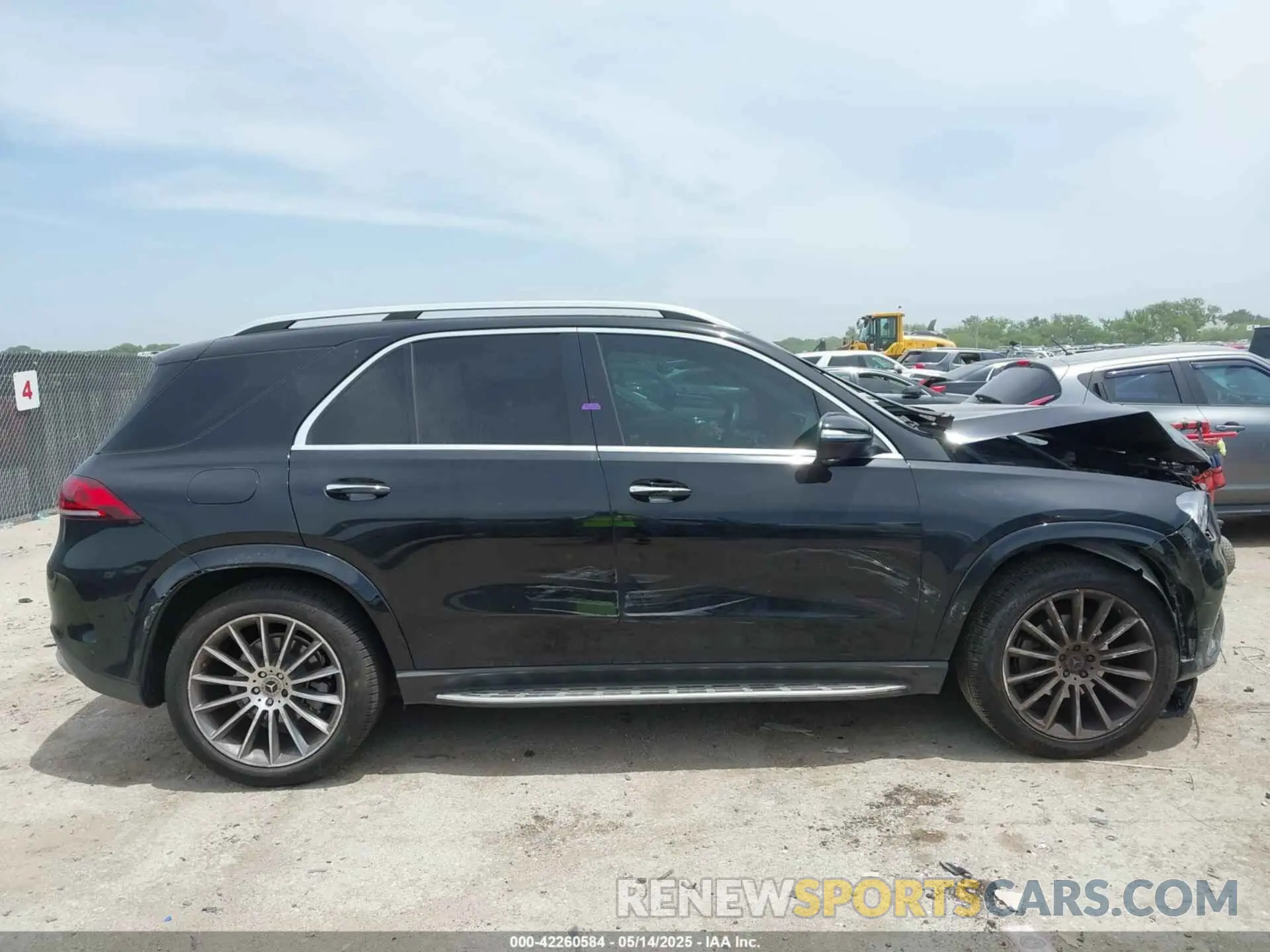 12 Photograph of a damaged car 4JGFB4JB9NA598372 MERCEDES-BENZ GLE 350 2022
