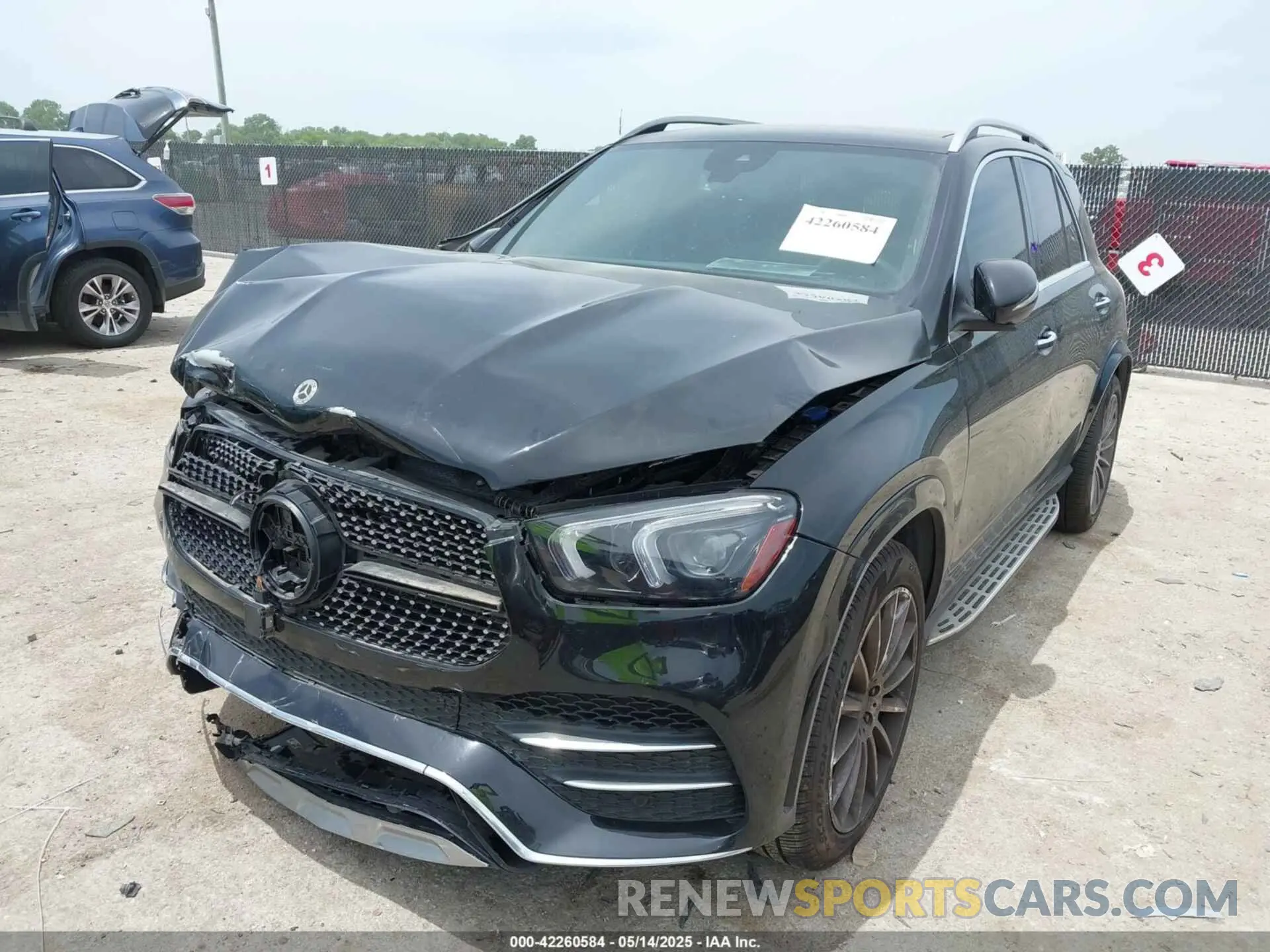 2 Photograph of a damaged car 4JGFB4JB9NA598372 MERCEDES-BENZ GLE 350 2022