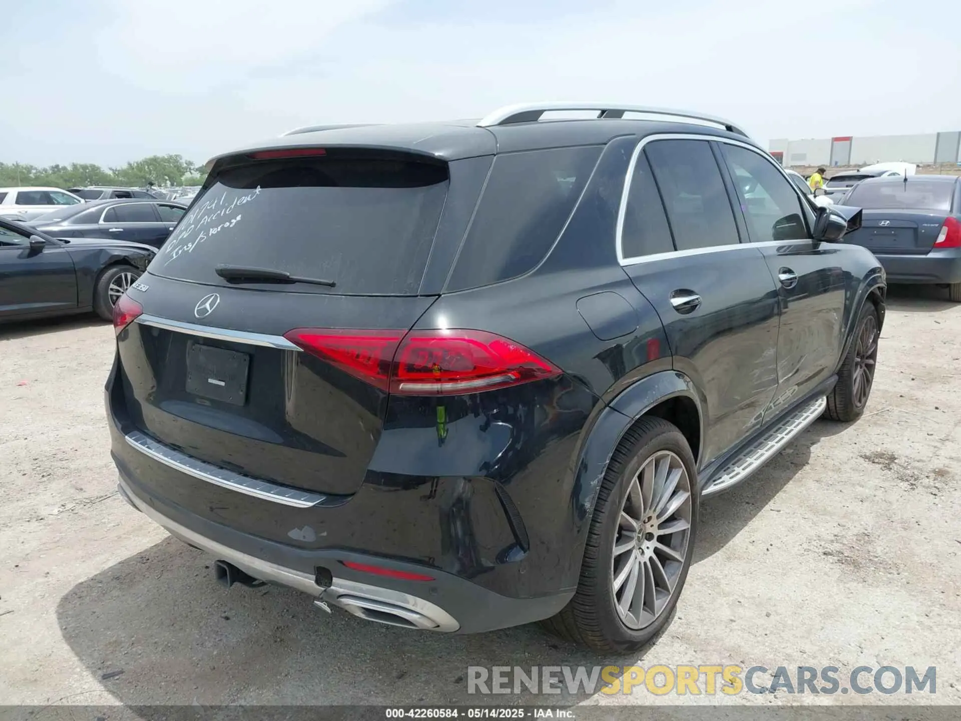 4 Photograph of a damaged car 4JGFB4JB9NA598372 MERCEDES-BENZ GLE 350 2022