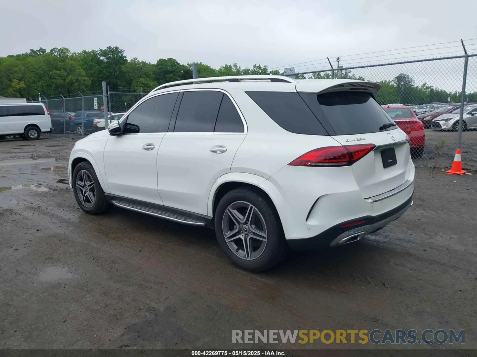 3 Photograph of a damaged car 4JGFB4JBXNA682944 MERCEDES-BENZ GLE 350 2022