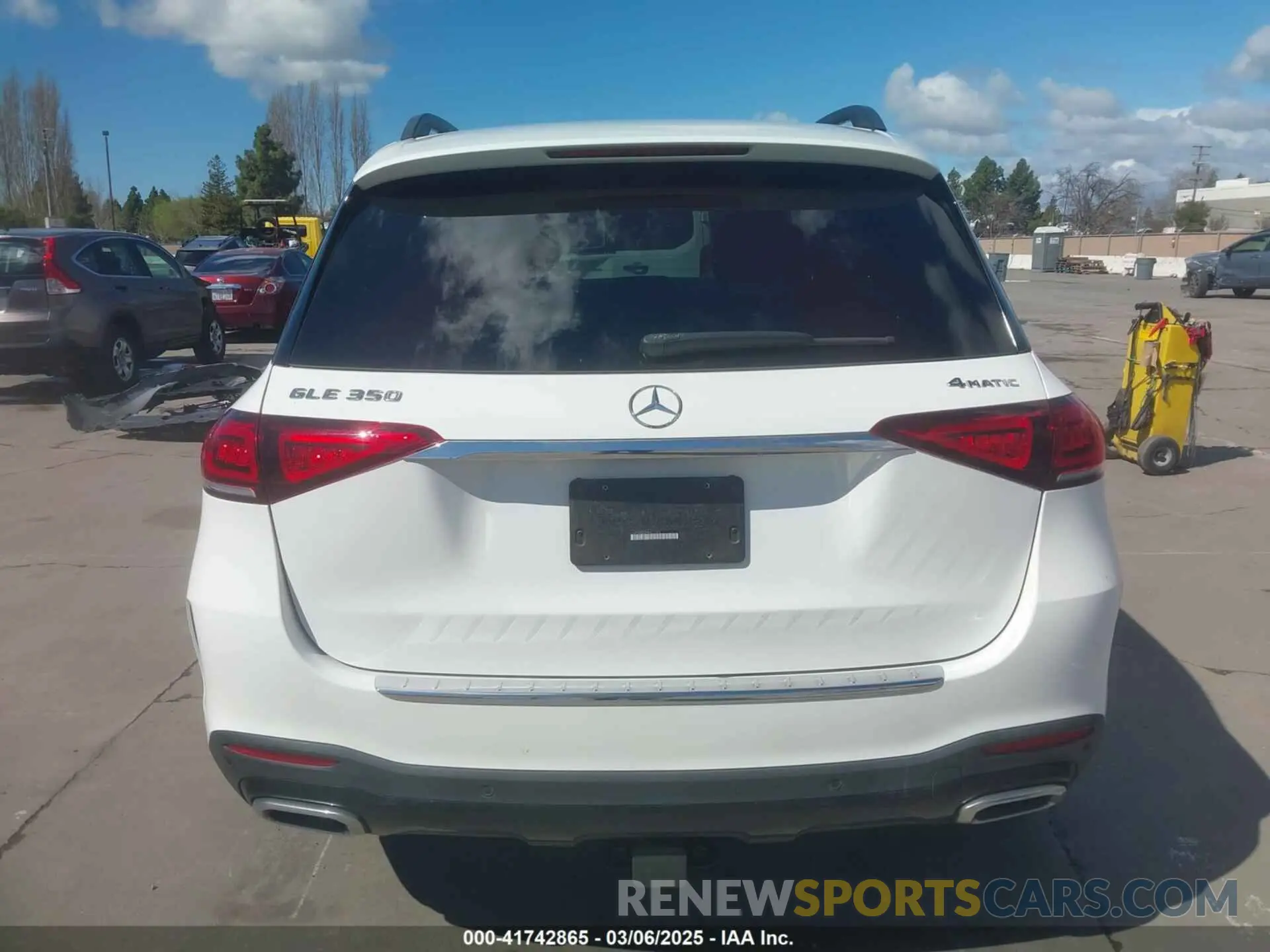 17 Photograph of a damaged car 4JGFB4KB0NA672342 MERCEDES-BENZ GLE 350 2022