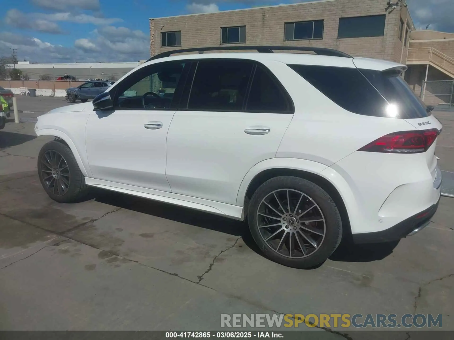 3 Photograph of a damaged car 4JGFB4KB0NA672342 MERCEDES-BENZ GLE 350 2022