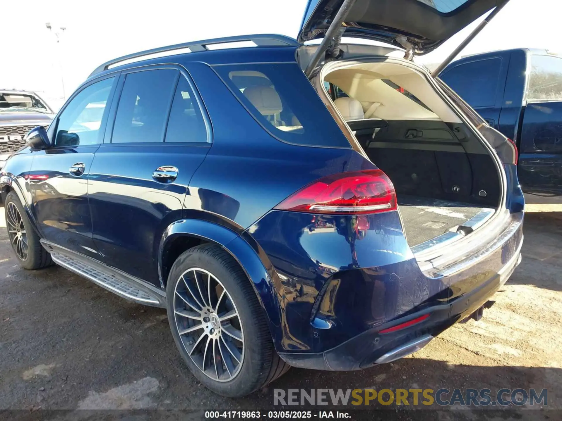 3 Photograph of a damaged car 4JGFB4KB2NA628214 MERCEDES-BENZ GLE 350 2022