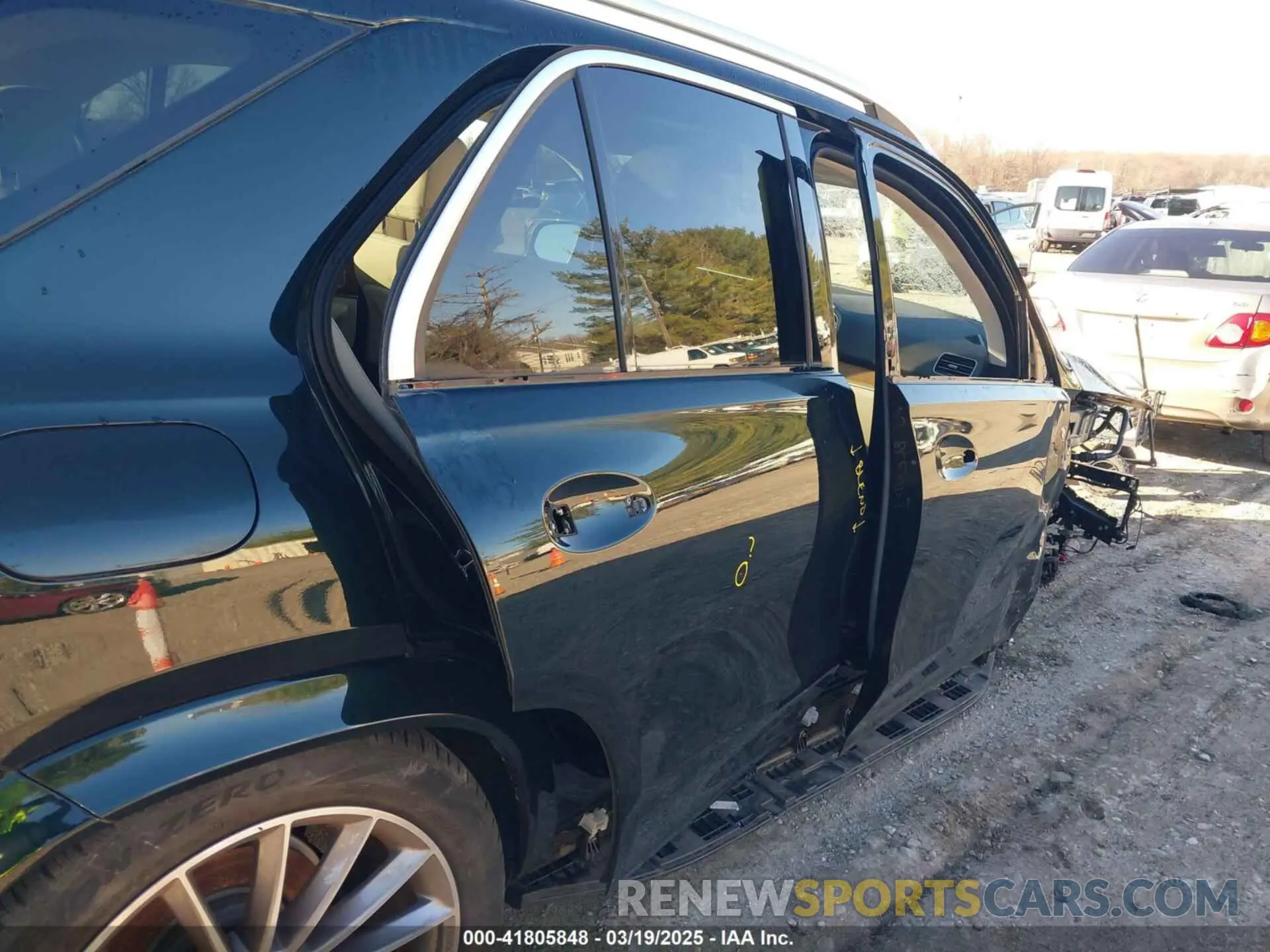 19 Photograph of a damaged car 4JGFB4KB3NA646818 MERCEDES-BENZ GLE 350 2022