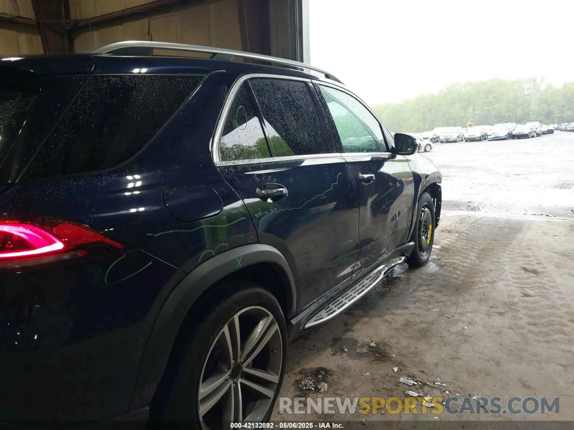 21 Photograph of a damaged car 4JGFB4KB3NA786559 MERCEDES-BENZ GLE 350 2022