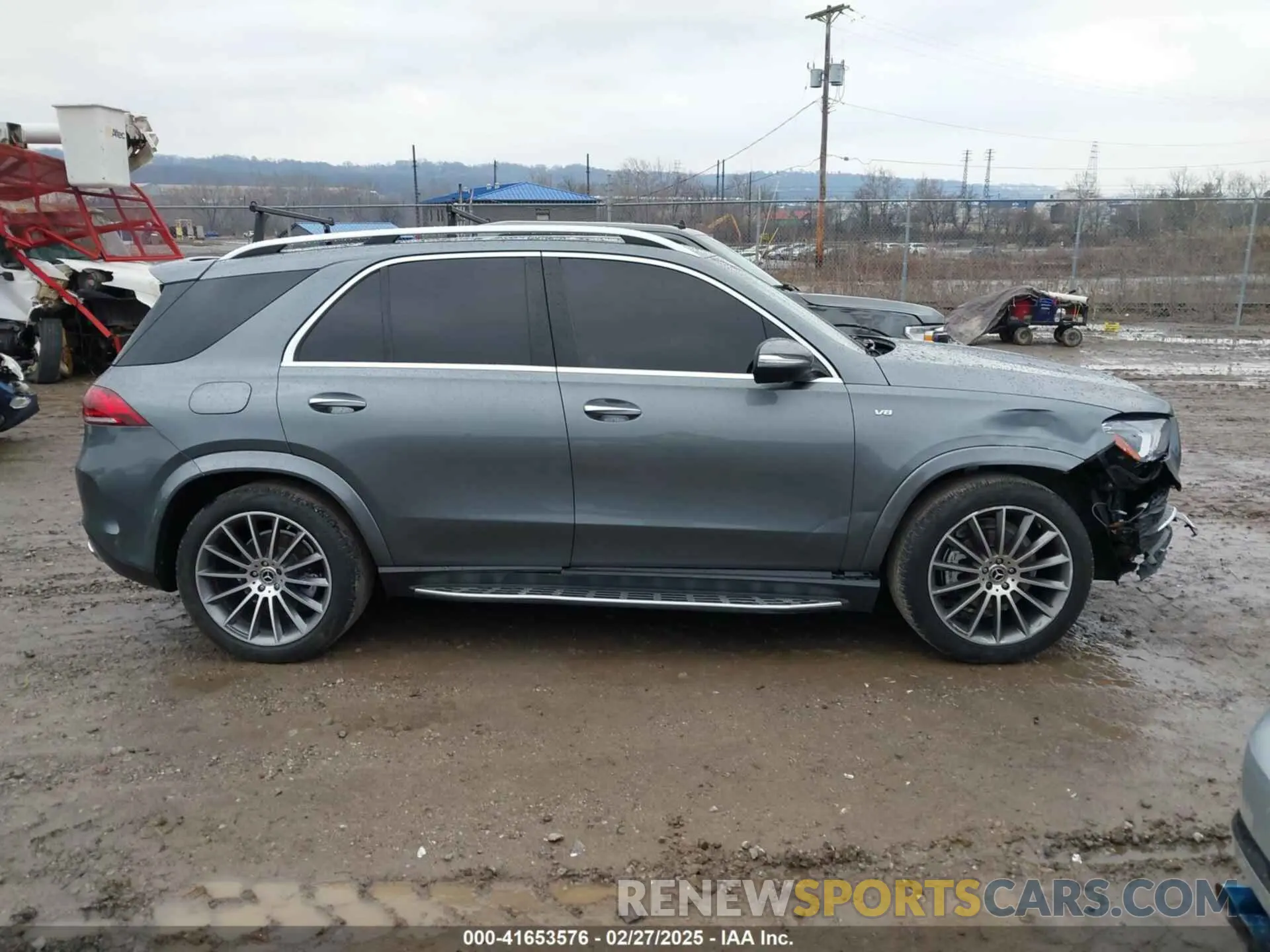13 Photograph of a damaged car 4JGFB4KB5NA742269 MERCEDES-BENZ GLE 350 2022
