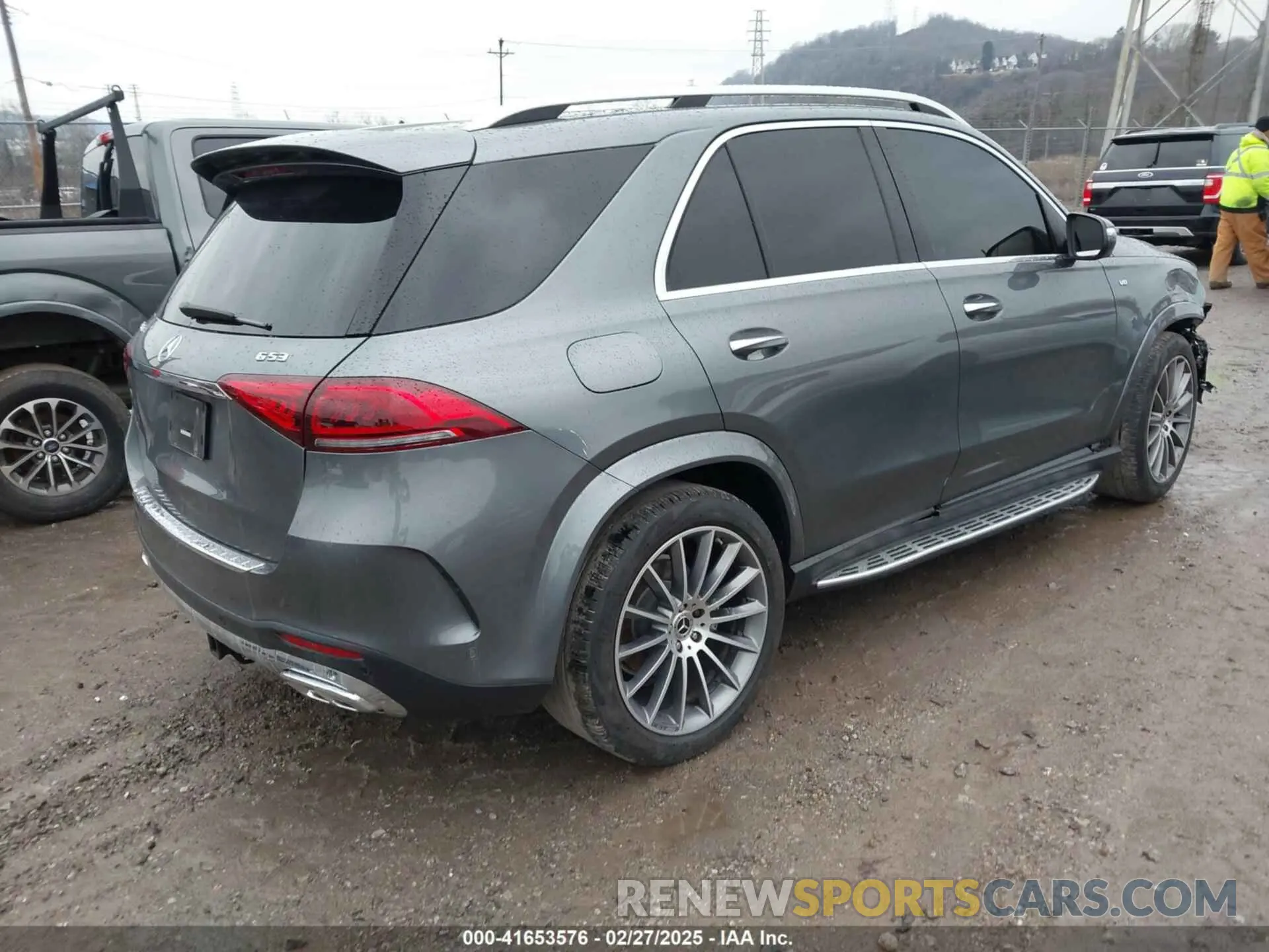 4 Photograph of a damaged car 4JGFB4KB5NA742269 MERCEDES-BENZ GLE 350 2022