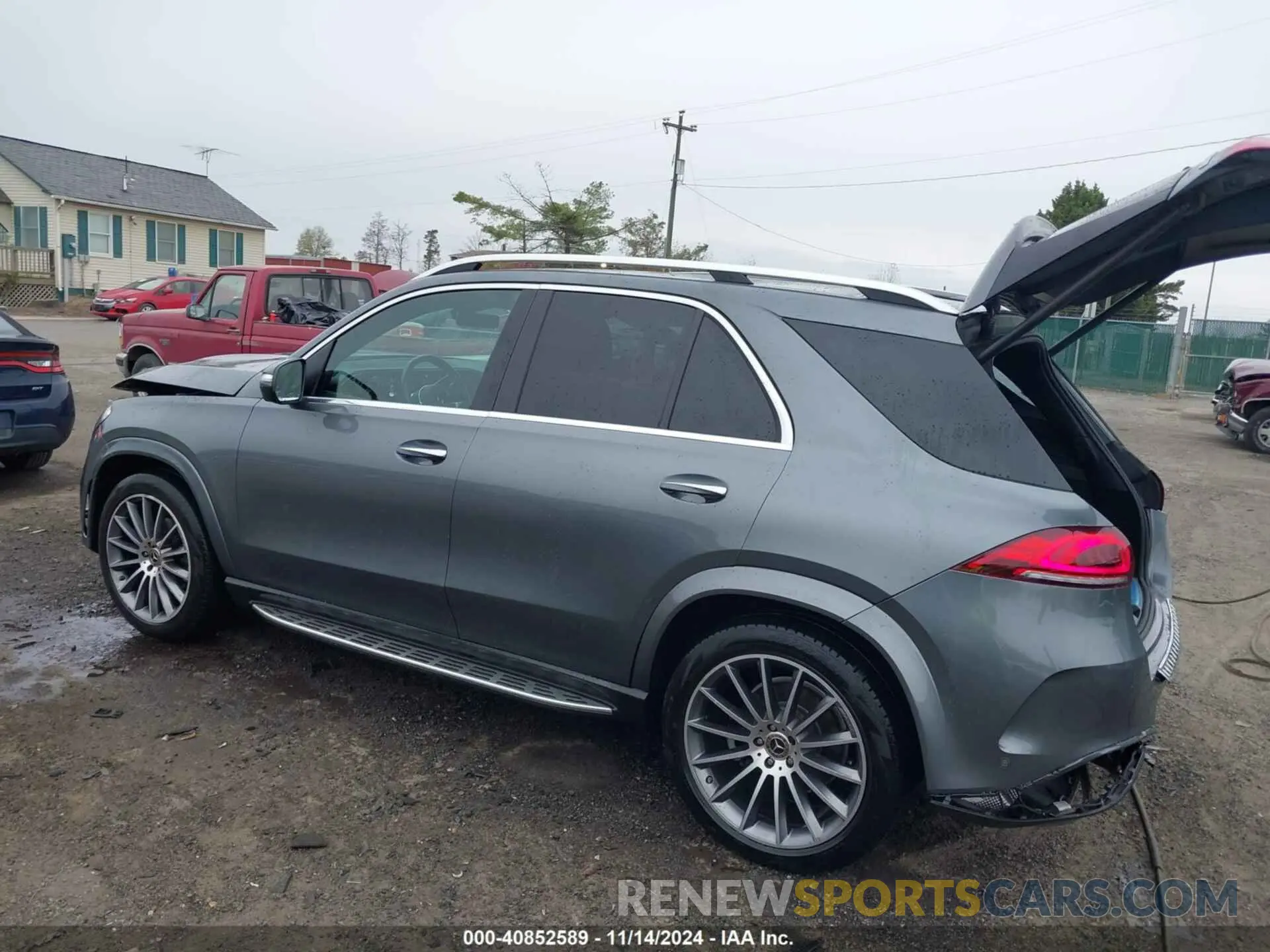 3 Photograph of a damaged car 4JGFB4KB6NA819215 MERCEDES-BENZ GLE 350 2022