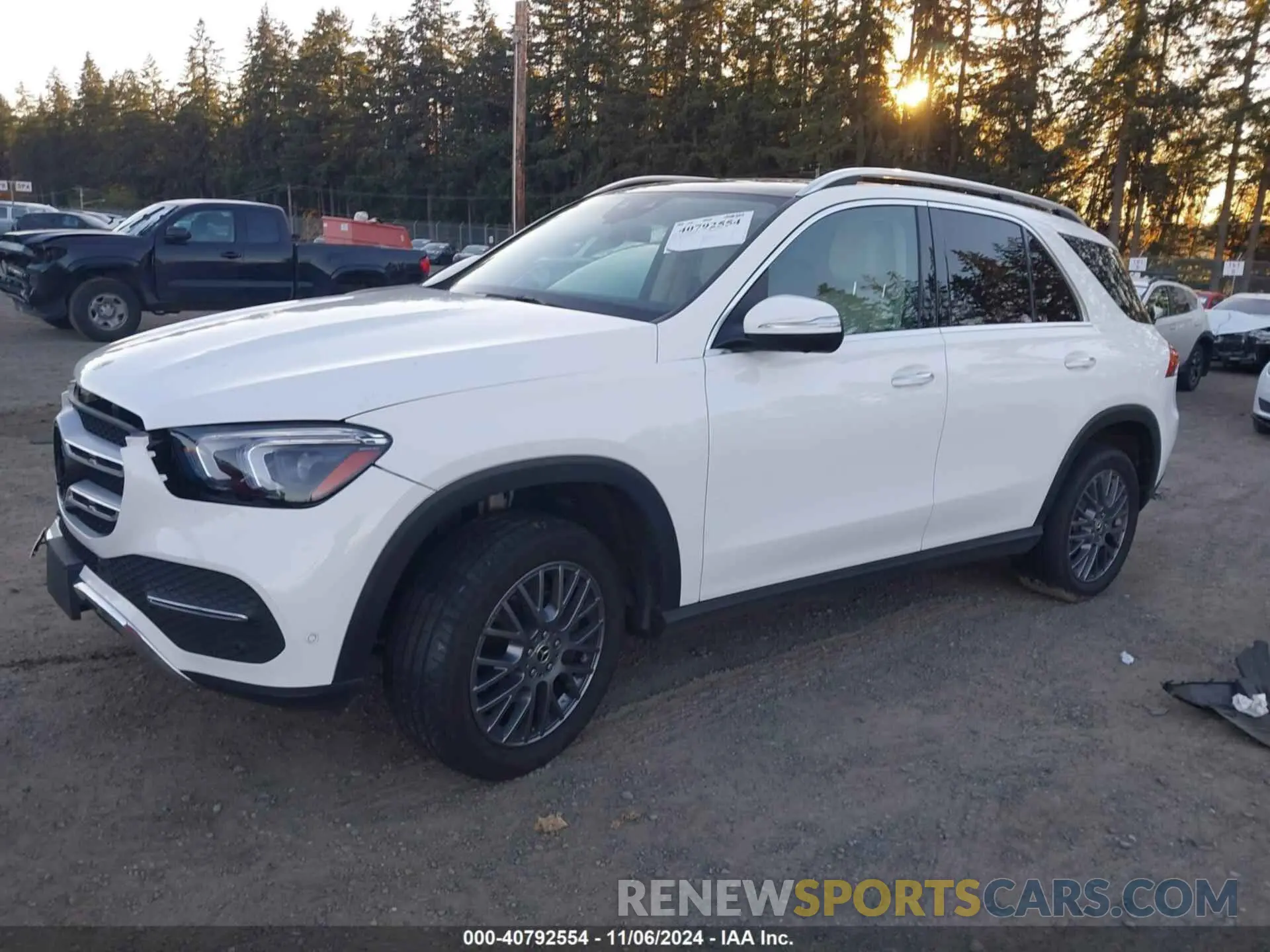 2 Photograph of a damaged car 4JGFB4KE4NA737672 MERCEDES-BENZ GLE 350 2022
