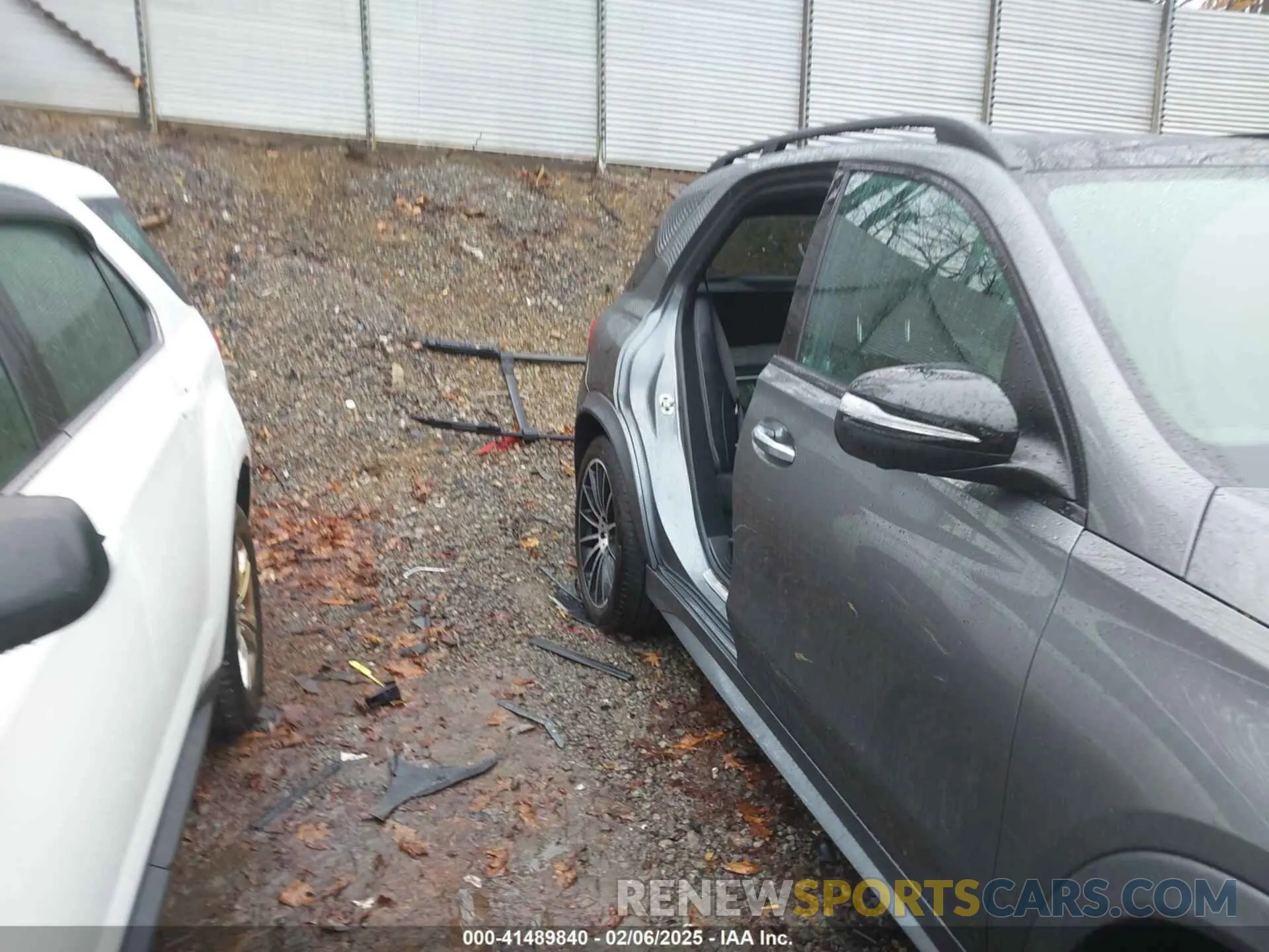 17 Photograph of a damaged car 4JGFB4KB2PA845555 MERCEDES-BENZ GLE 350 2023