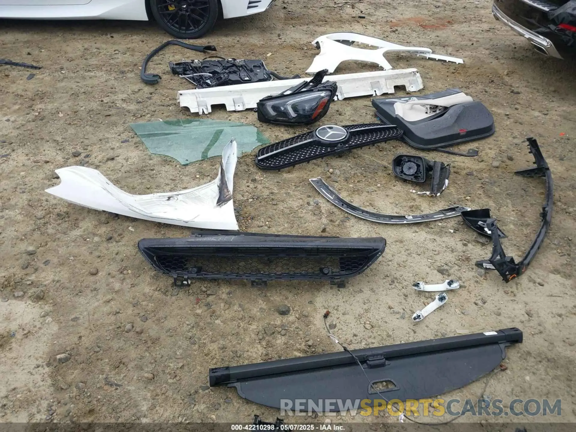 12 Photograph of a damaged car 4JGFB4KB6PA901903 MERCEDES-BENZ GLE 350 2023