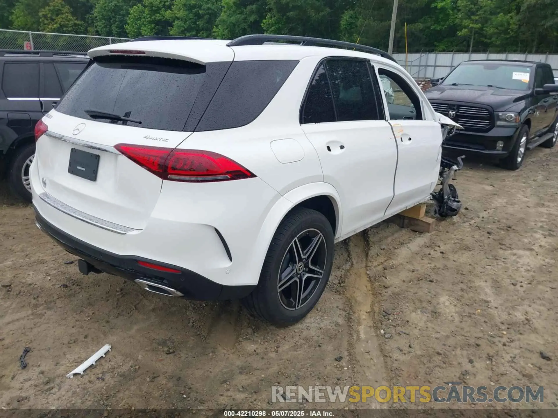 4 Photograph of a damaged car 4JGFB4KB6PA901903 MERCEDES-BENZ GLE 350 2023