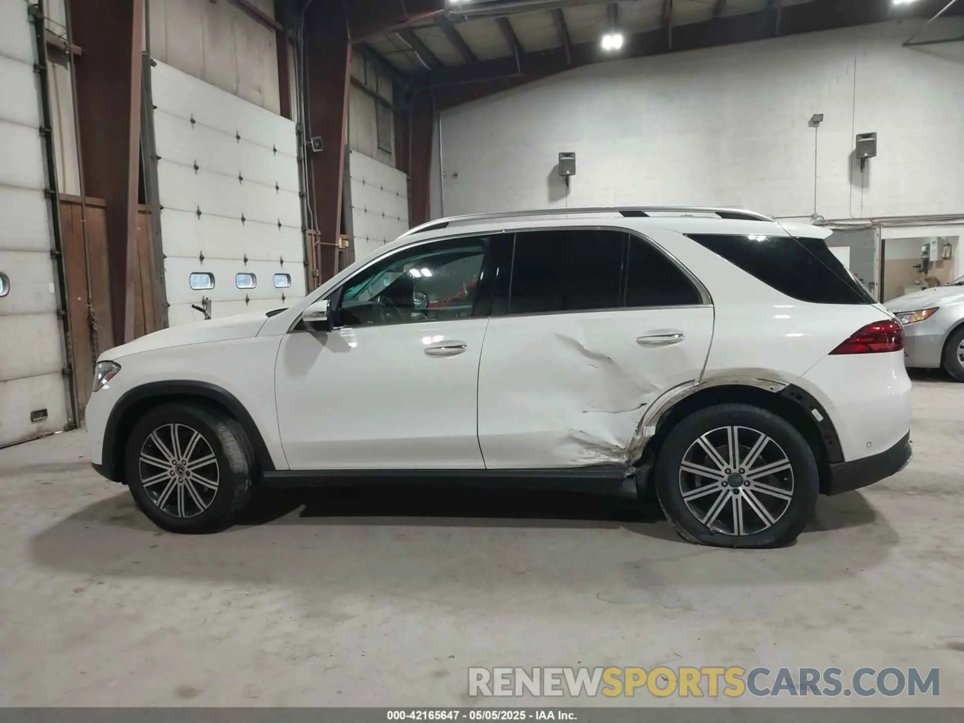14 Photograph of a damaged car 4JGFB4FB1RA994293 MERCEDES-BENZ GLE 350 2024
