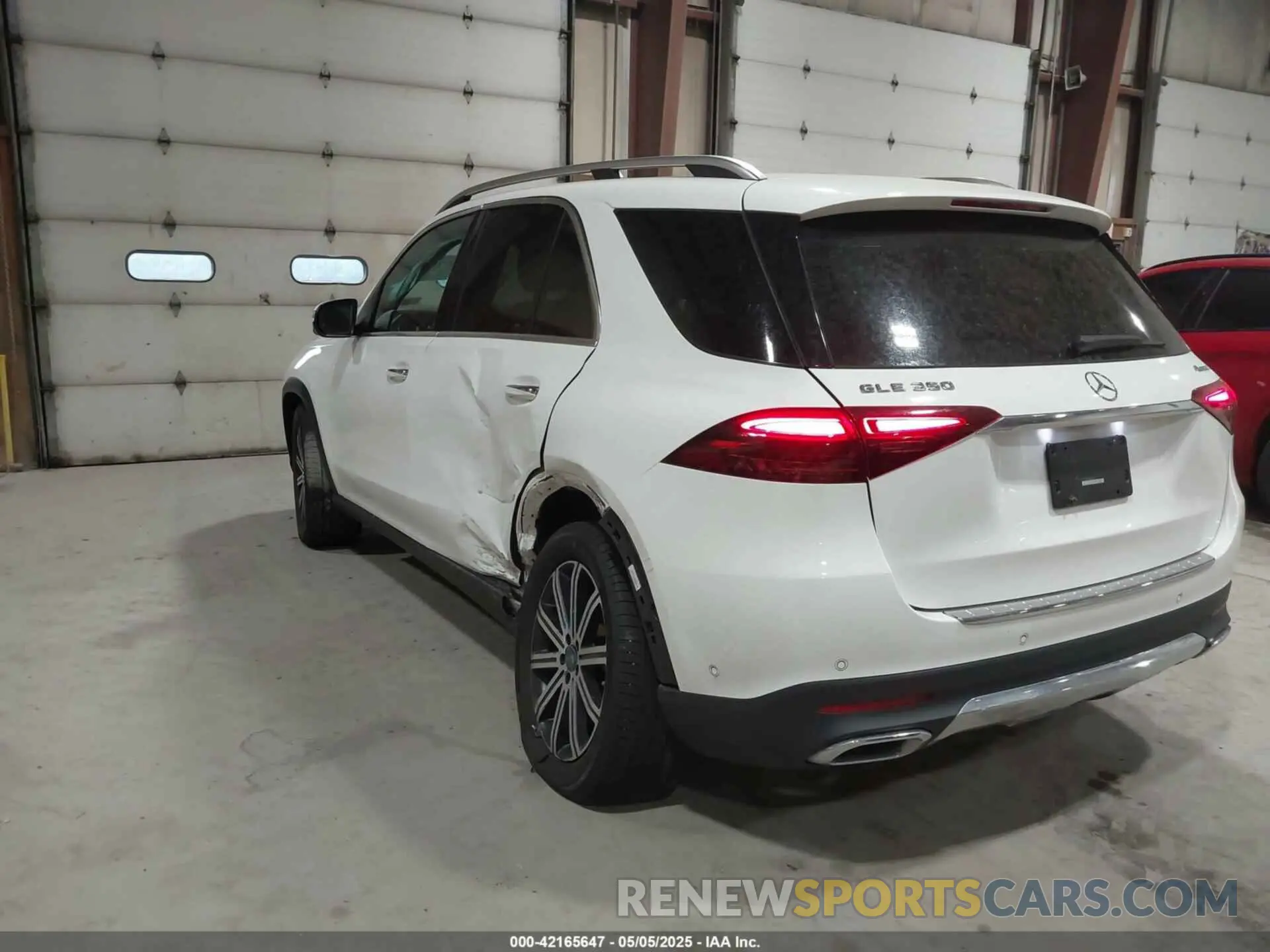 17 Photograph of a damaged car 4JGFB4FB1RA994293 MERCEDES-BENZ GLE 350 2024