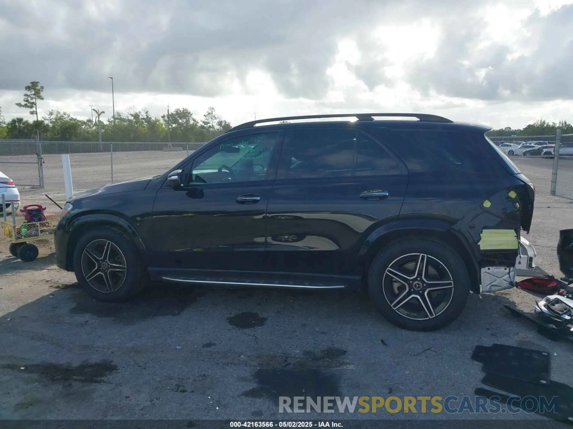 15 Photograph of a damaged car 4JGFB4FB9RB115052 MERCEDES-BENZ GLE 350 2024