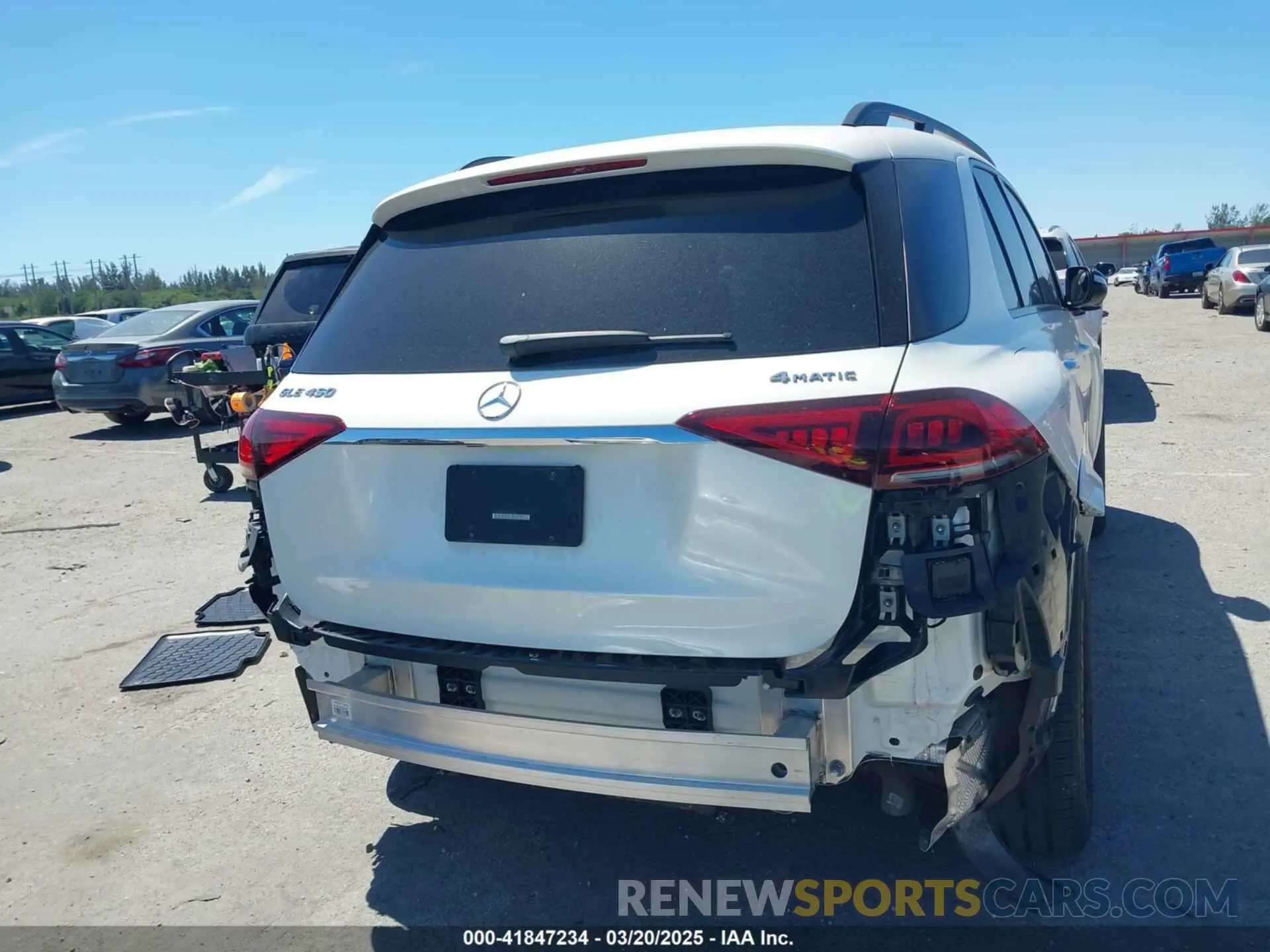 17 Photograph of a damaged car 4JGFB5KB0PA924969 MERCEDES-BENZ GLE 450 2023