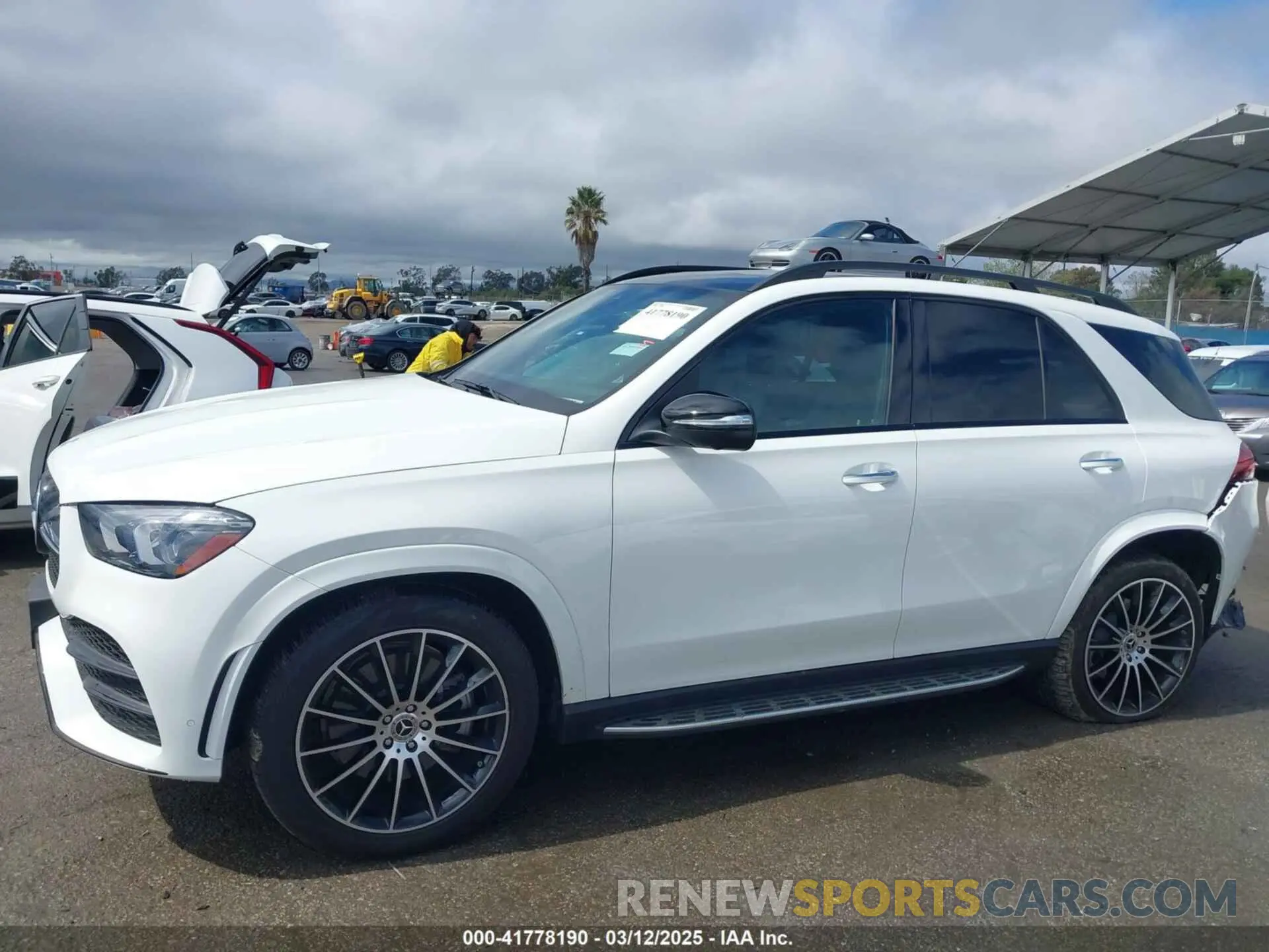 14 Photograph of a damaged car 4JGFB5KB3PA866002 MERCEDES-BENZ GLE 450 2023