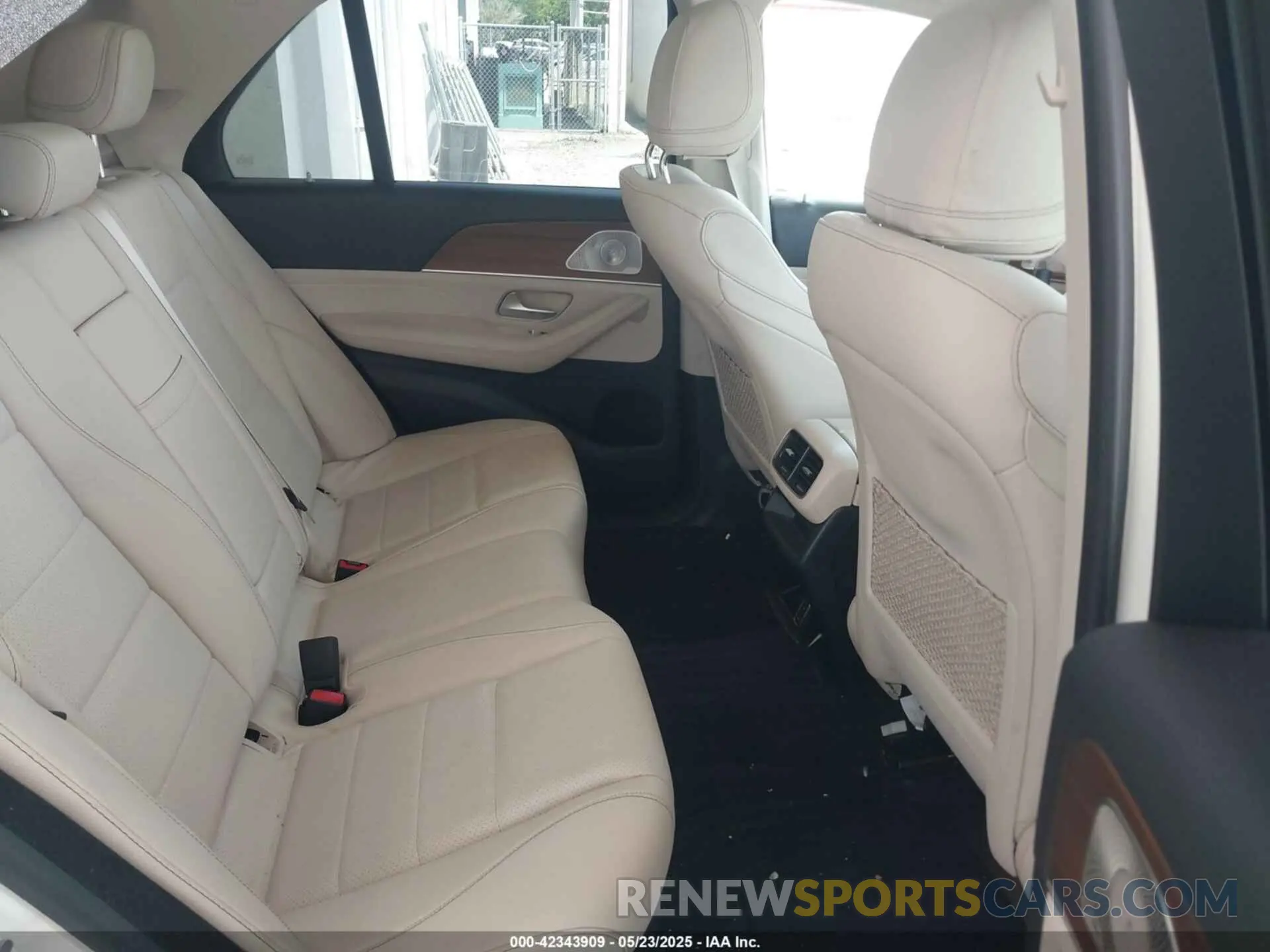 8 Photograph of a damaged car 4JGFB5KB4PA949664 MERCEDES-BENZ GLE 450 2023