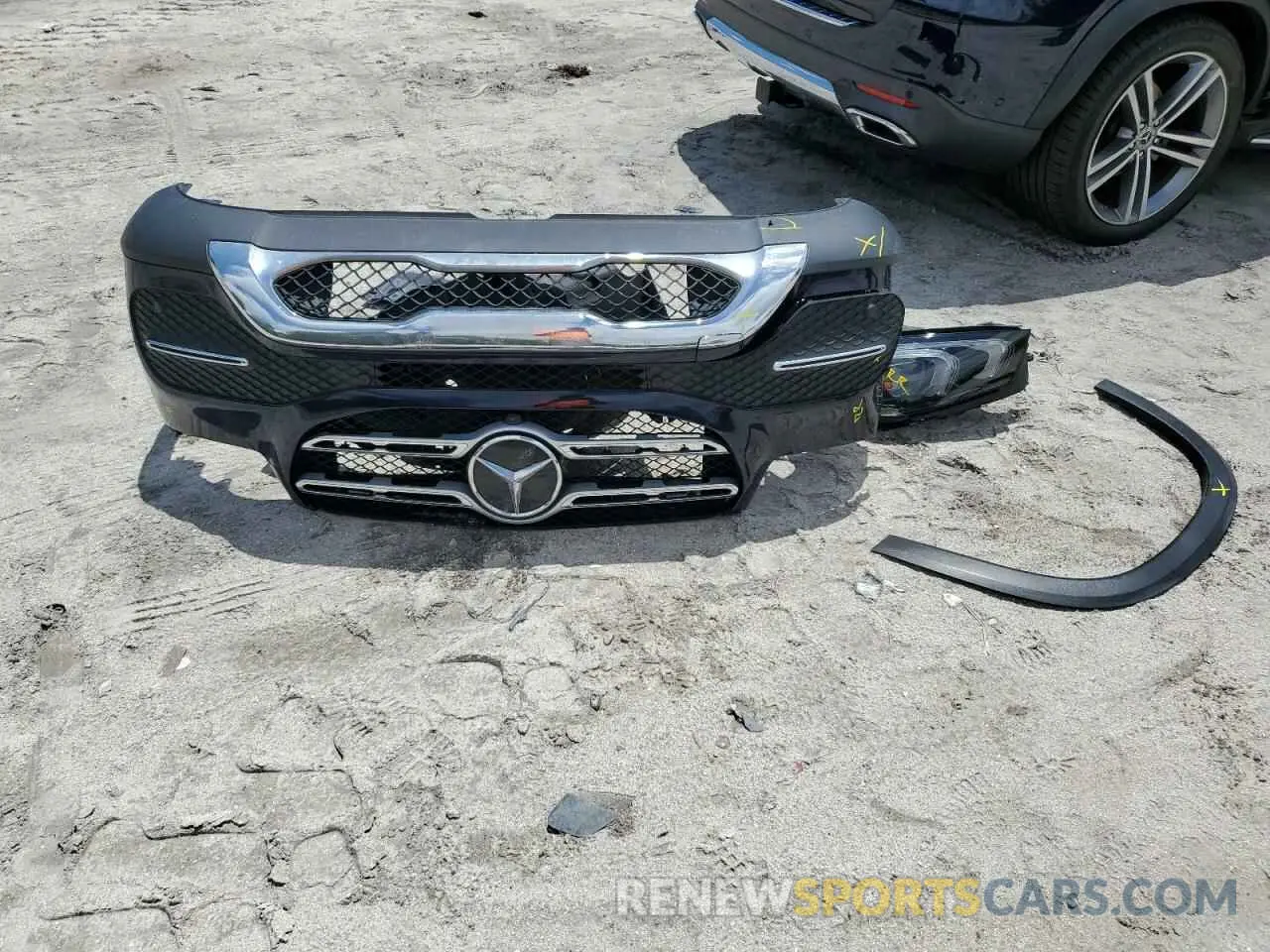 13 Photograph of a damaged car 4JGFB4JB4LA129137 MERCEDES-BENZ GLE-CLASS 2020