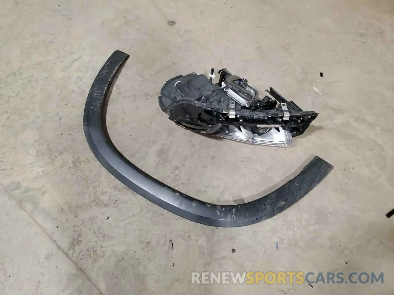 13 Photograph of a damaged car 4JGFB4KB8LA088283 MERCEDES-BENZ GLE-CLASS 2020