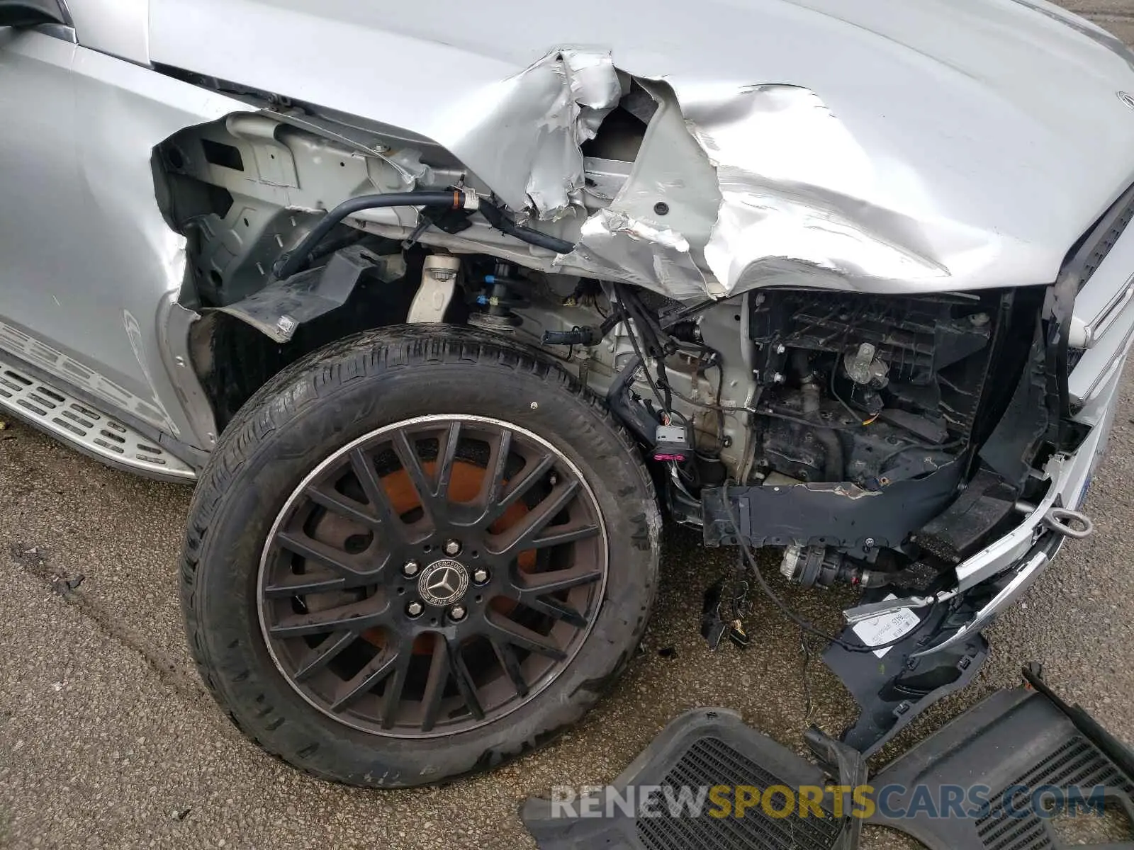9 Photograph of a damaged car 4JGFB4KE8LA048487 MERCEDES-BENZ GLE-CLASS 2020