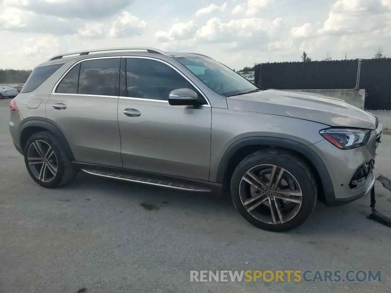 4 Photograph of a damaged car 4JGFB4JB2MA505030 MERCEDES-BENZ GLE-CLASS 2021
