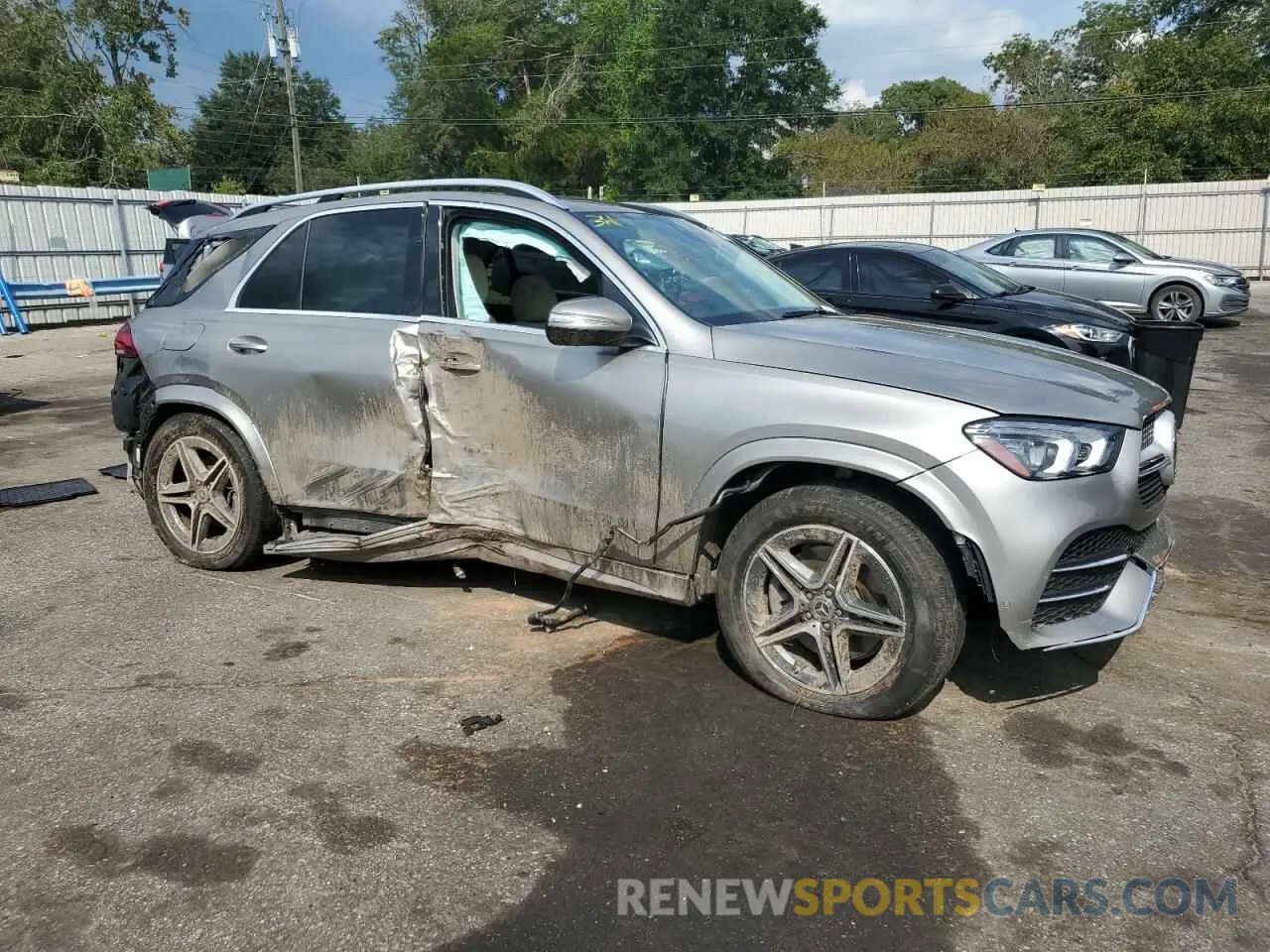 4 Photograph of a damaged car 4JGFB5KBXMA498851 MERCEDES-BENZ GLE-CLASS 2021