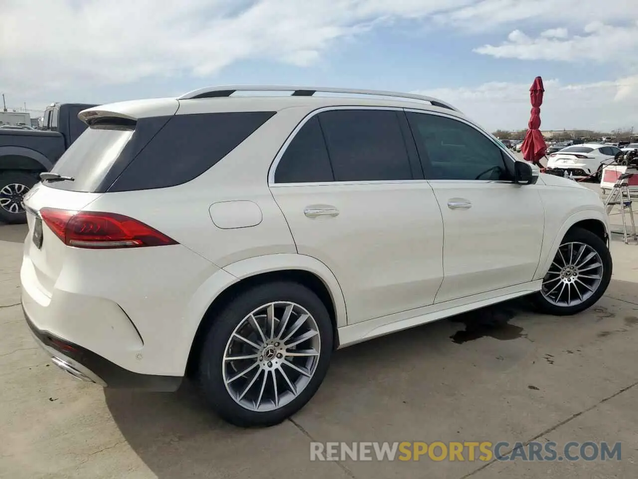 4 Photograph of a damaged car 4JGFB4JB3NA591577 MERCEDES-BENZ GLE-CLASS 2022