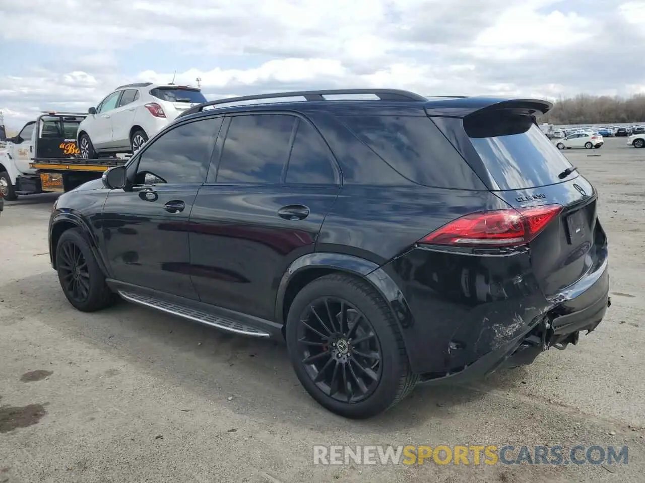 2 Photograph of a damaged car 4JGFB4JB4NA631889 MERCEDES-BENZ GLE-CLASS 2022