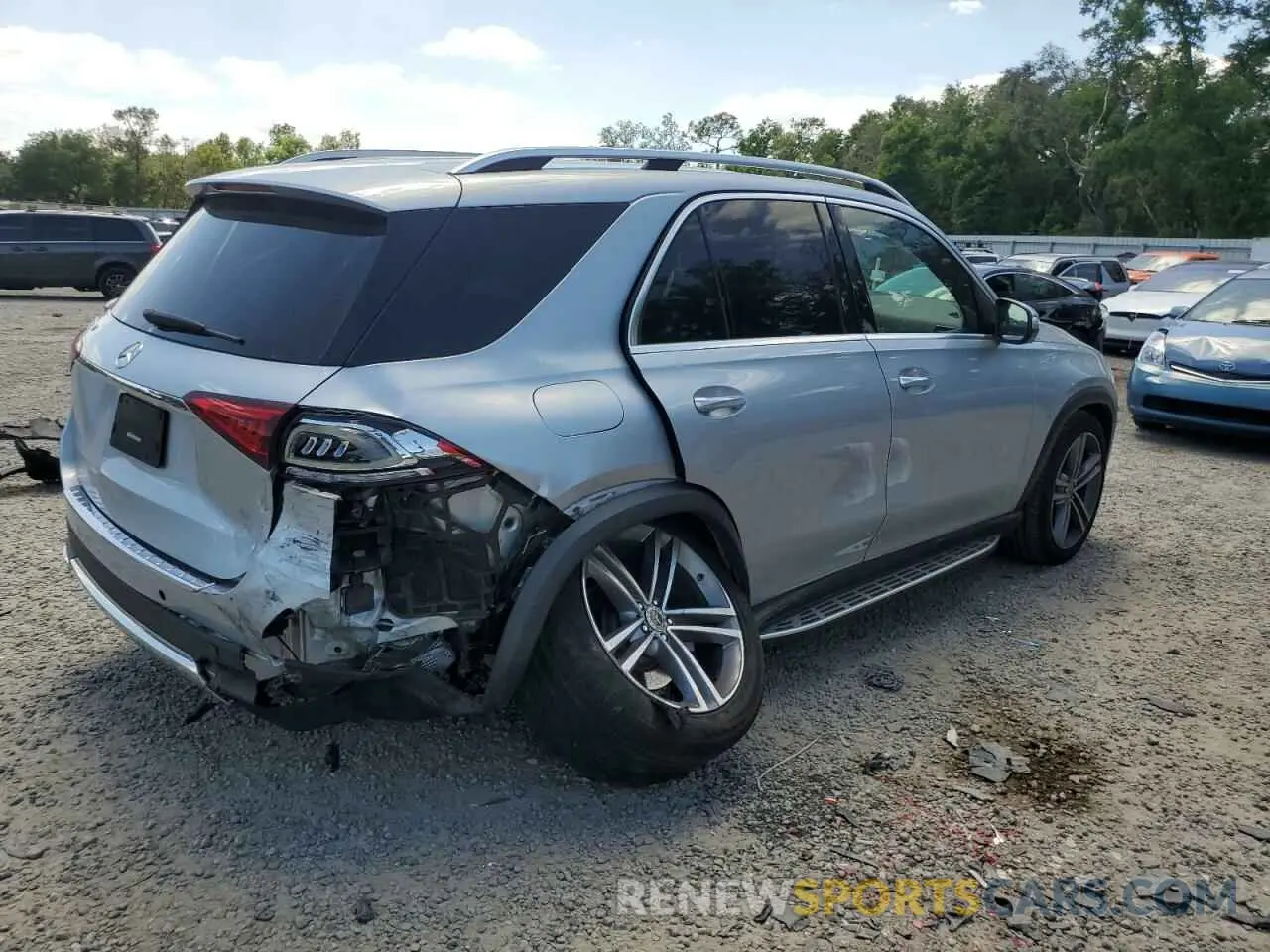 3 Photograph of a damaged car 4JGFB4JB5NA813150 MERCEDES-BENZ GLE-CLASS 2022