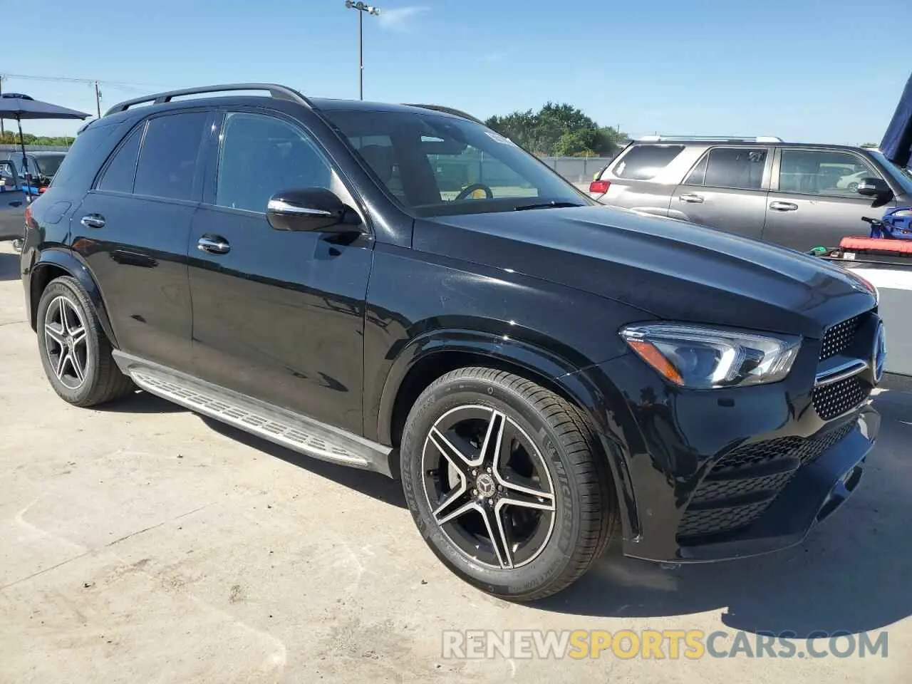 4 Photograph of a damaged car 4JGFB4KB1NA798757 MERCEDES-BENZ GLE-CLASS 2022