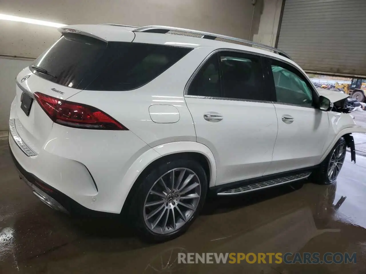 3 Photograph of a damaged car 4JGFB4KB6NA710835 MERCEDES-BENZ GLE-CLASS 2022