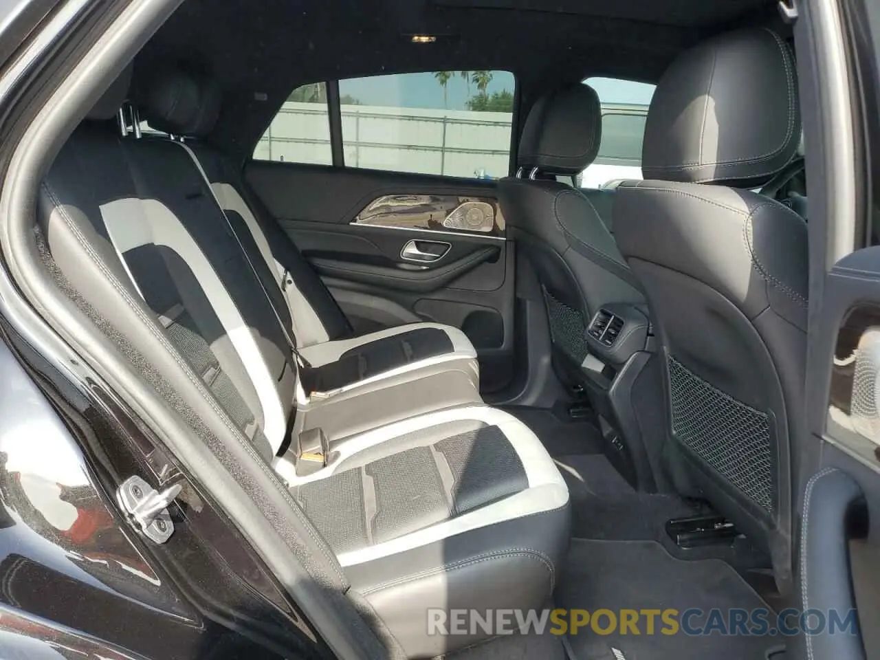 11 Photograph of a damaged car 4JGFD8KB7RA883786 MERCEDES-BENZ GLE-CLASS 2024