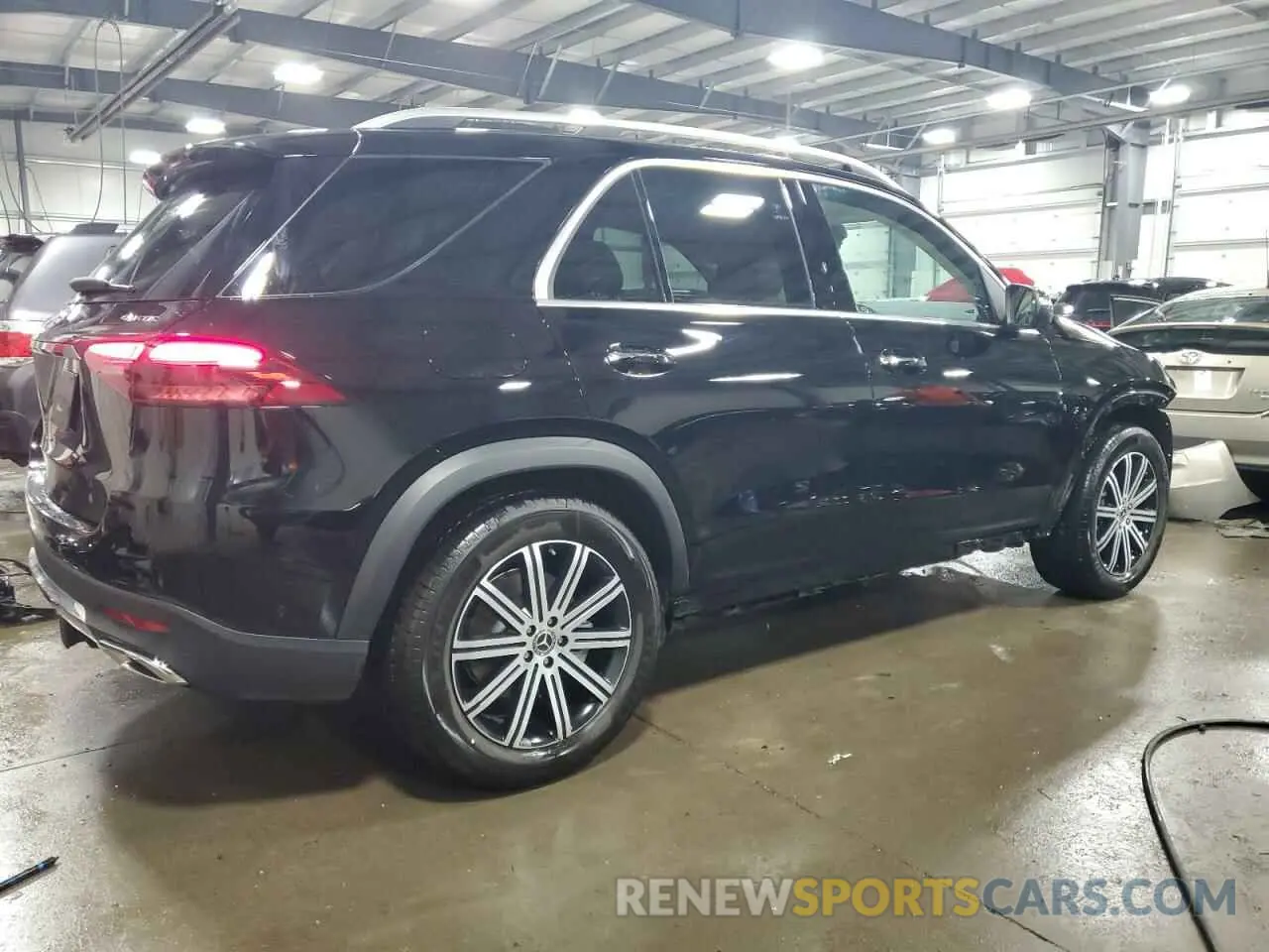 3 Photograph of a damaged car 4JGFB5KBXSB385683 MERCEDES-BENZ GLE-CLASS 2025