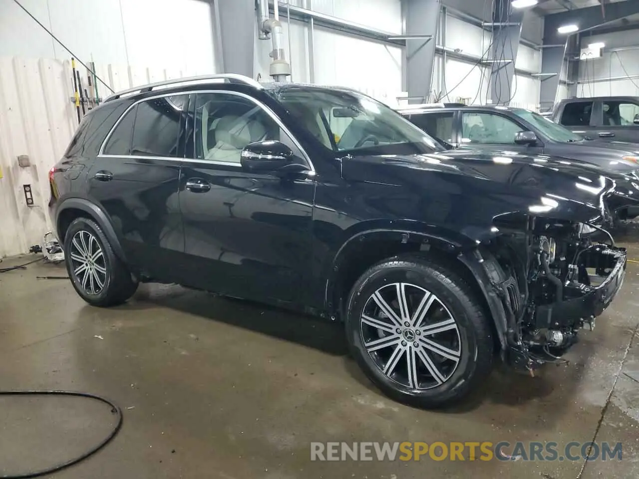 4 Photograph of a damaged car 4JGFB5KBXSB385683 MERCEDES-BENZ GLE-CLASS 2025