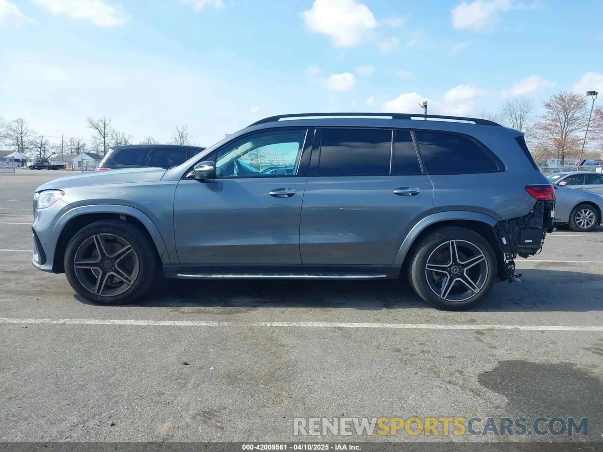 14 Photograph of a damaged car 4JGFF5KE4RB255469 MERCEDES-BENZ GLS 2024