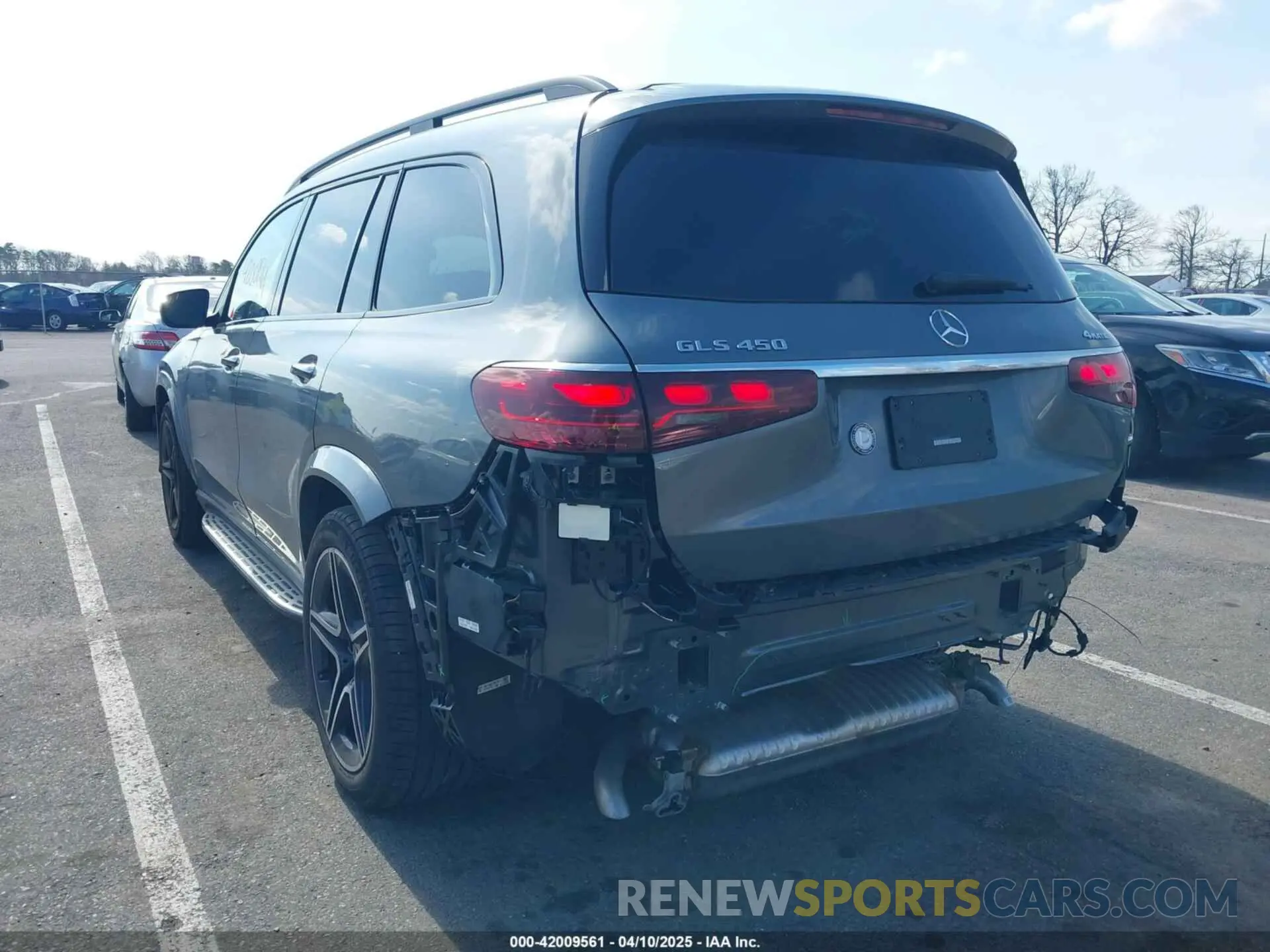 17 Photograph of a damaged car 4JGFF5KE4RB255469 MERCEDES-BENZ GLS 2024