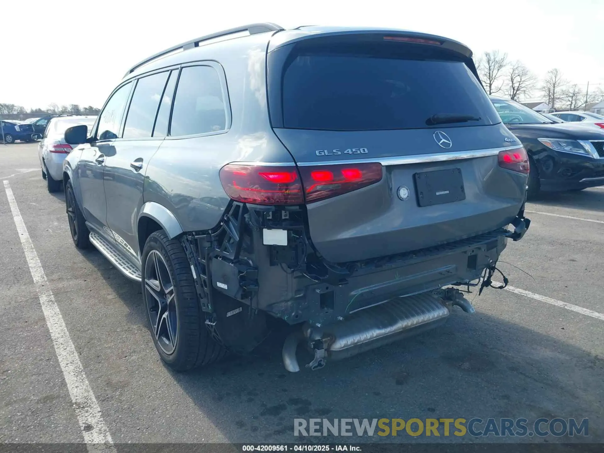 3 Photograph of a damaged car 4JGFF5KE4RB255469 MERCEDES-BENZ GLS 2024