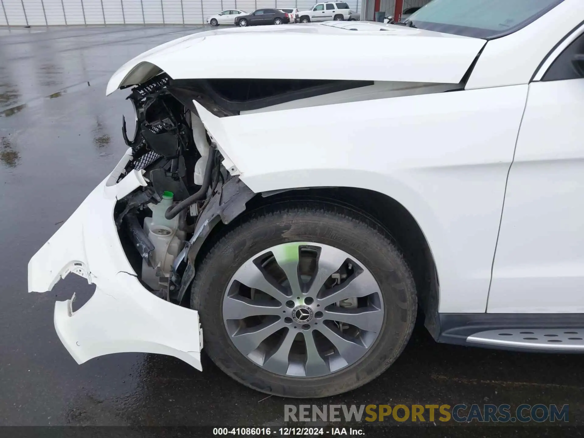 17 Photograph of a damaged car 4JGDF6EE1KB223609 MERCEDES-BENZ GLS 450 2019